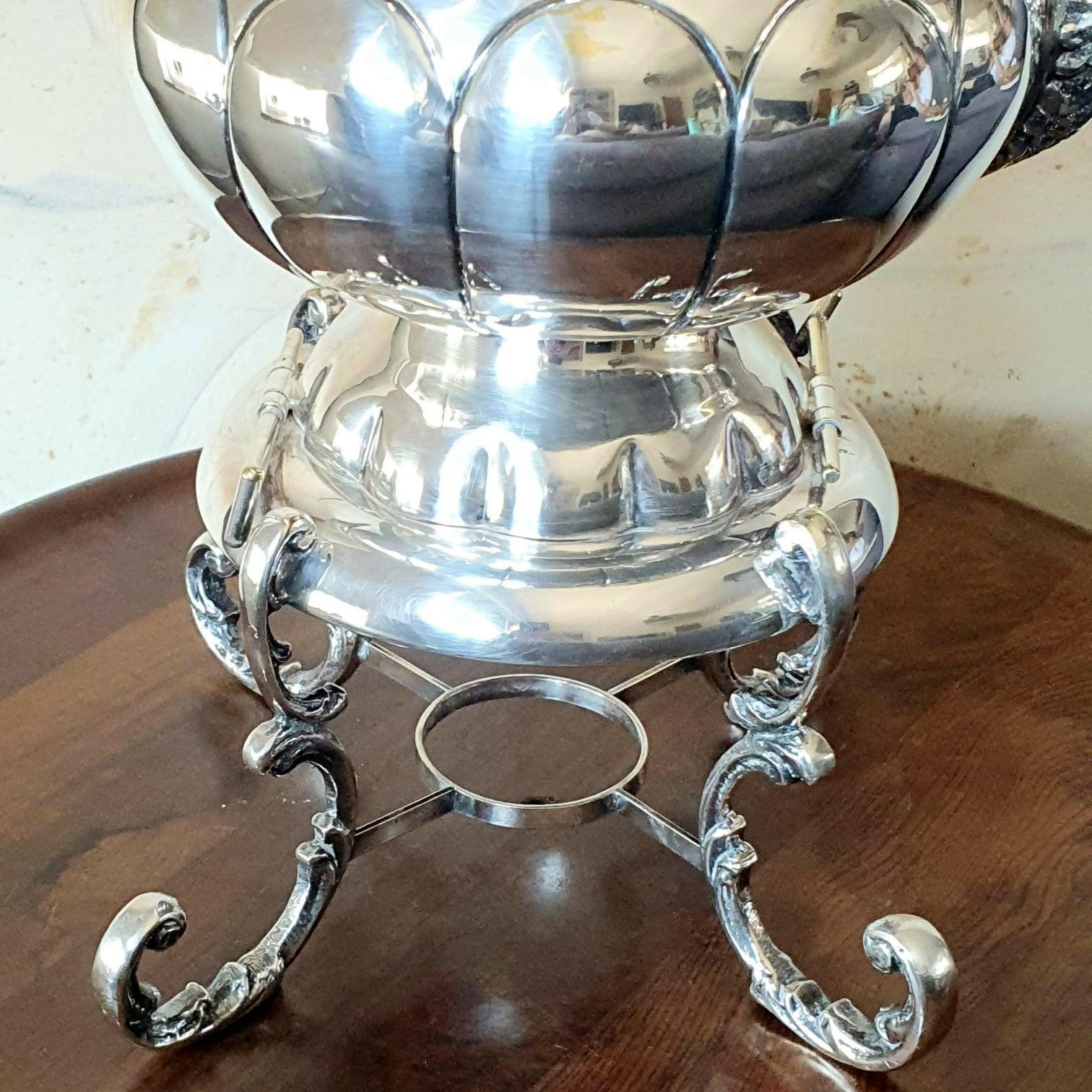Samovar inglês antigo em metal espessurado a prata.