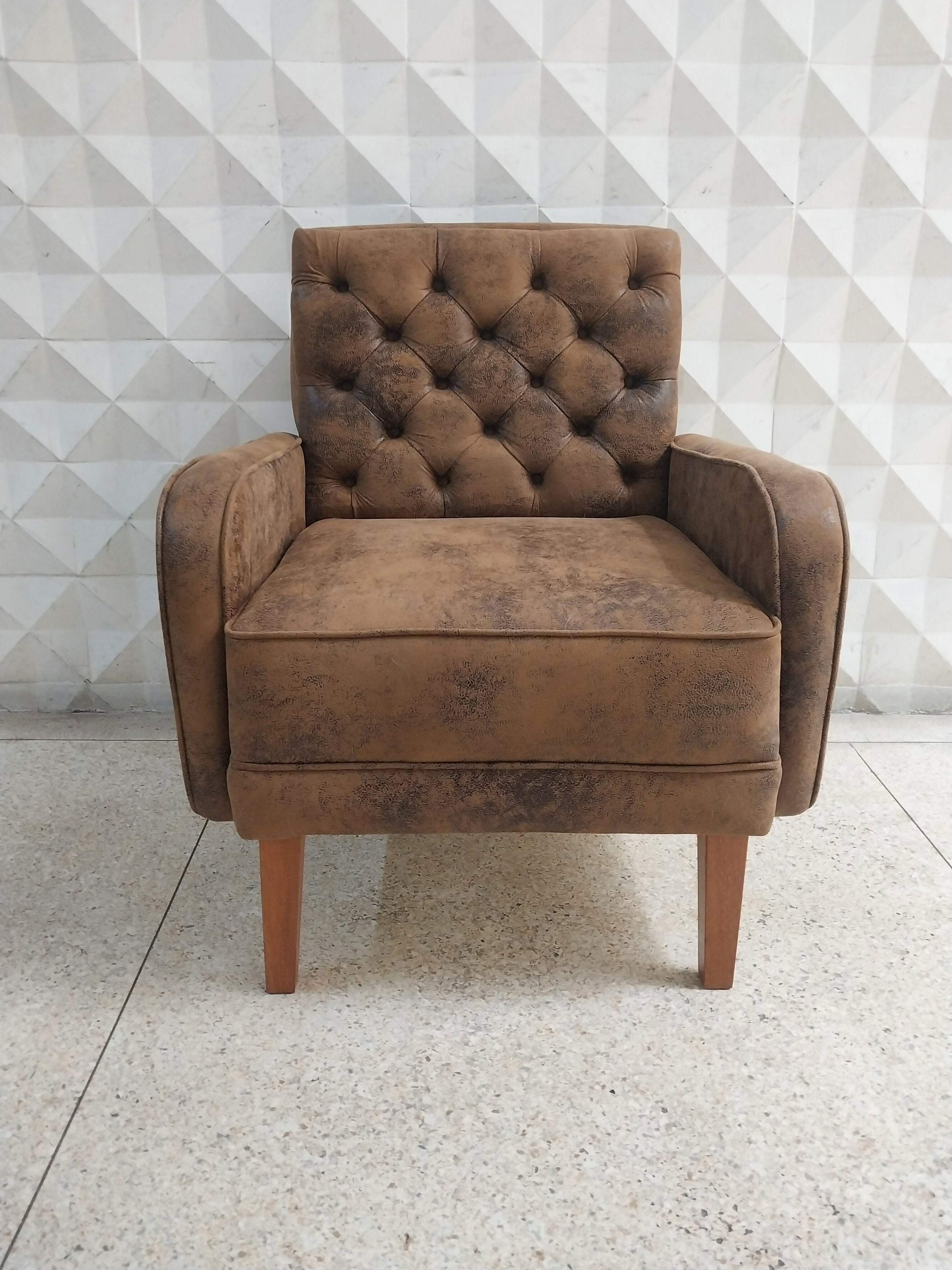 Poltrona Retro em Couro Ecológico