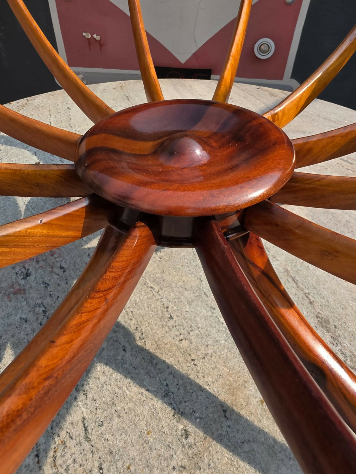 Mesa de centro Aranha de Giuseppe Scapinelli em Caviúna
