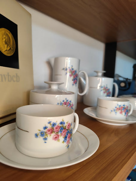 Conjunto de louças Porcelana Renner, linha Medaillon (anos 70), com 6 peças