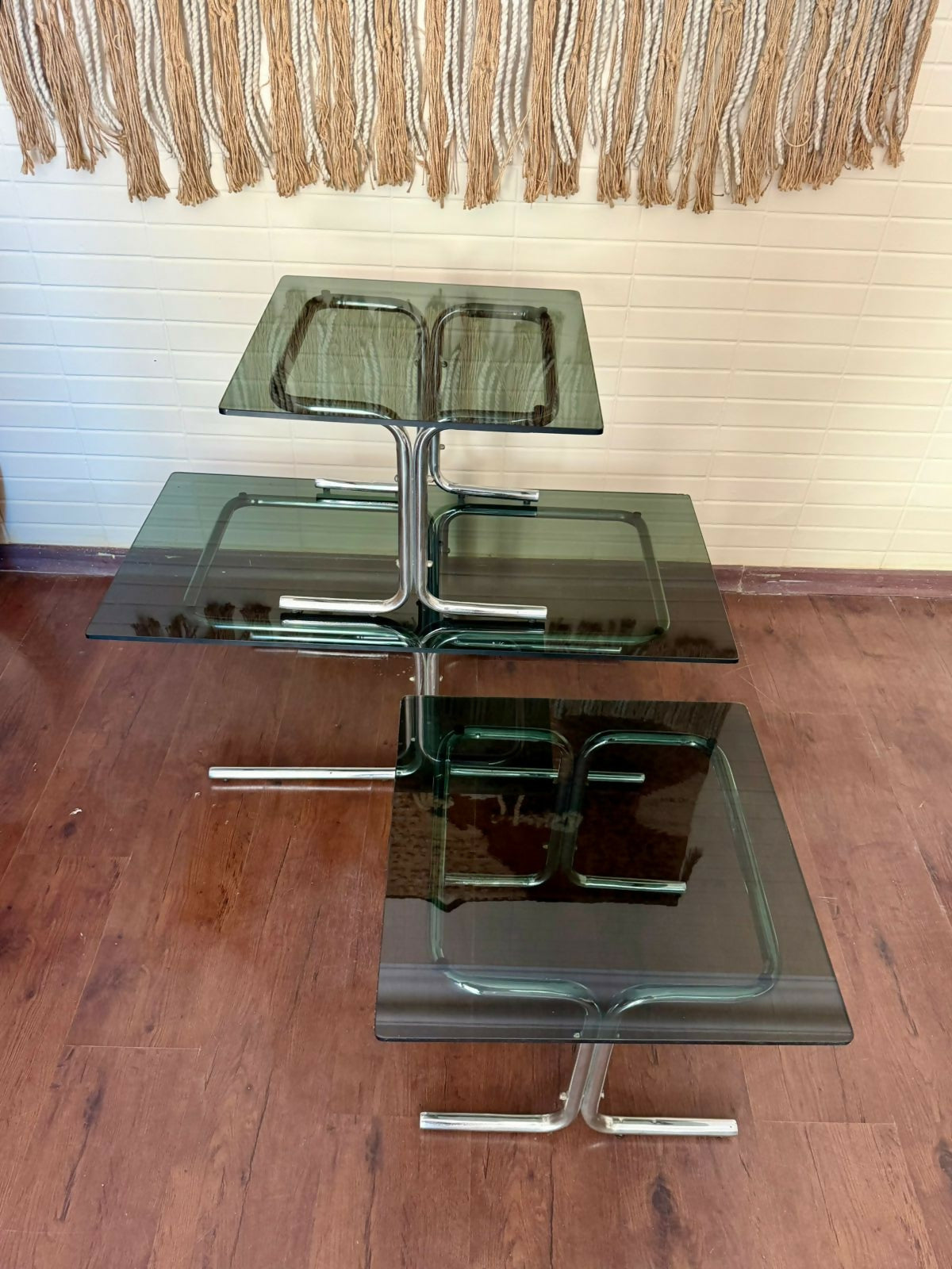 Trio de mesinhas anos 80 cromado e vidro fumê