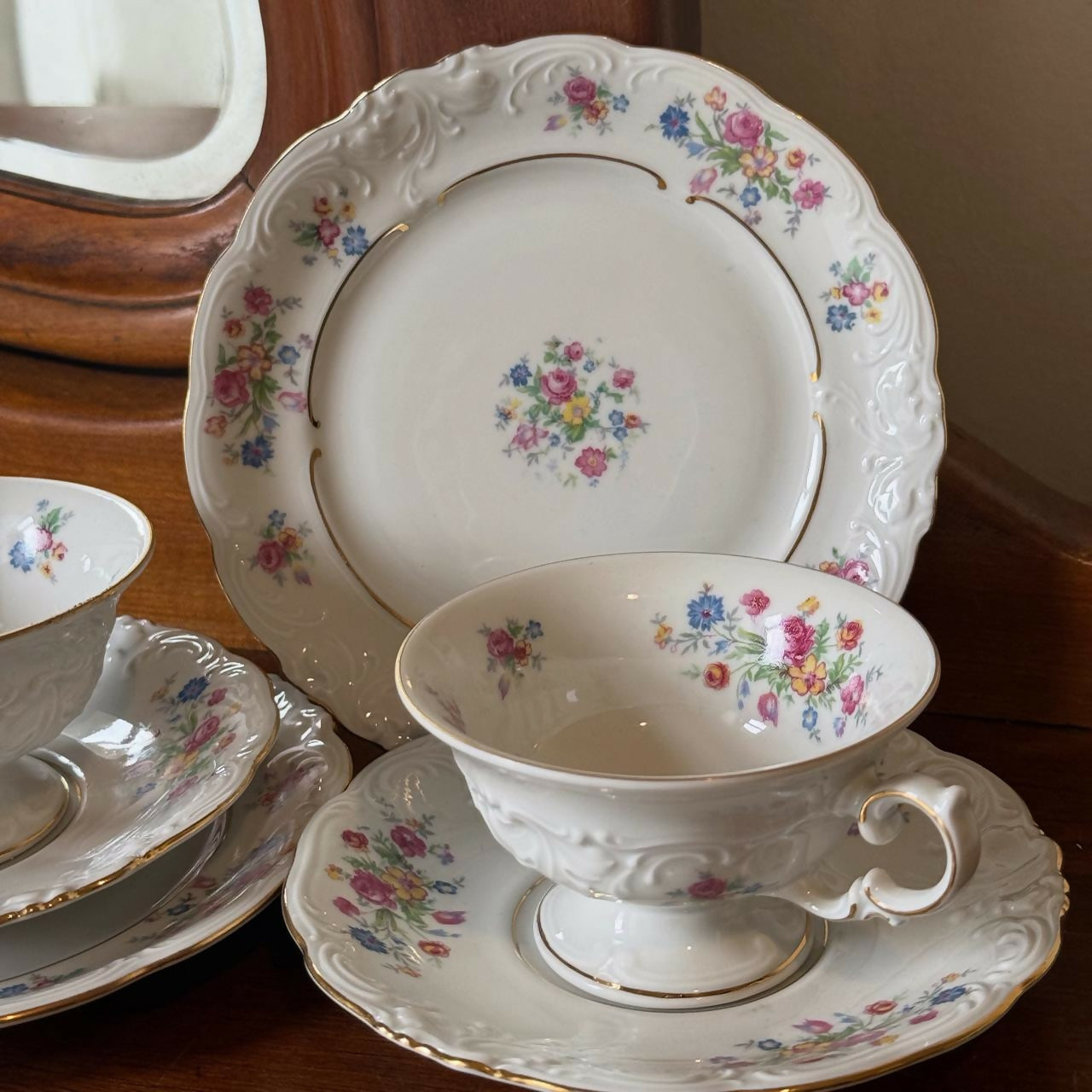 Trio de Chá KPM com Florais Delicados (valor para 01 Trio de Chá)