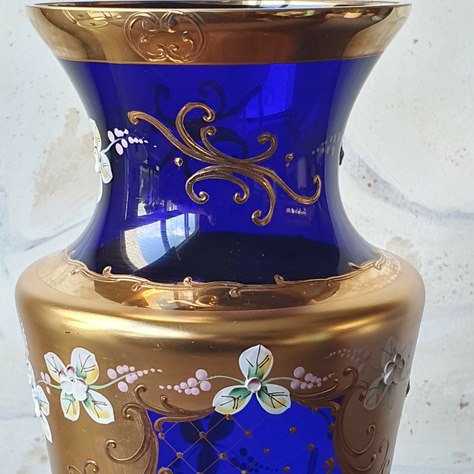 Vaso balaustrado em cristal tcheco azul cobalto com dourações