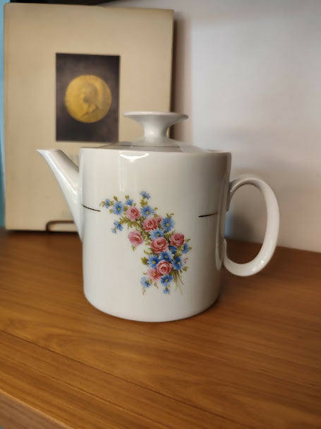 Conjunto de louças Porcelana Renner, linha Medaillon (anos 70), com 6 peças