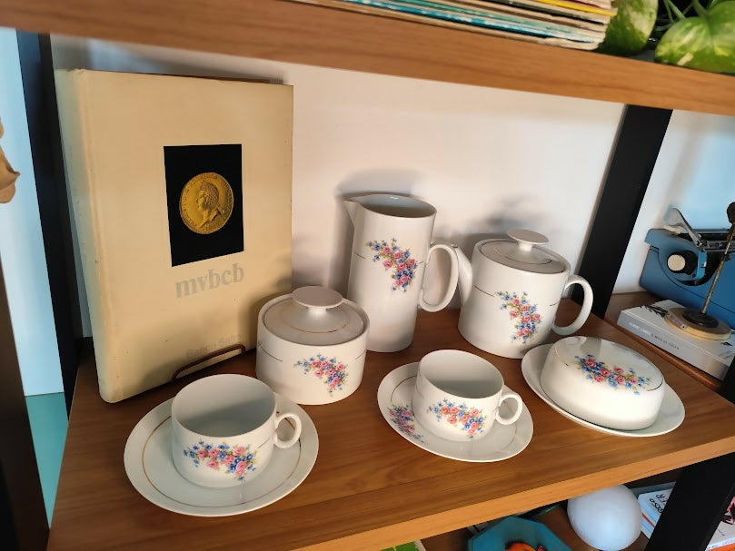 Conjunto de louças Porcelana Renner, linha Medaillon (anos 70), com 6 peças