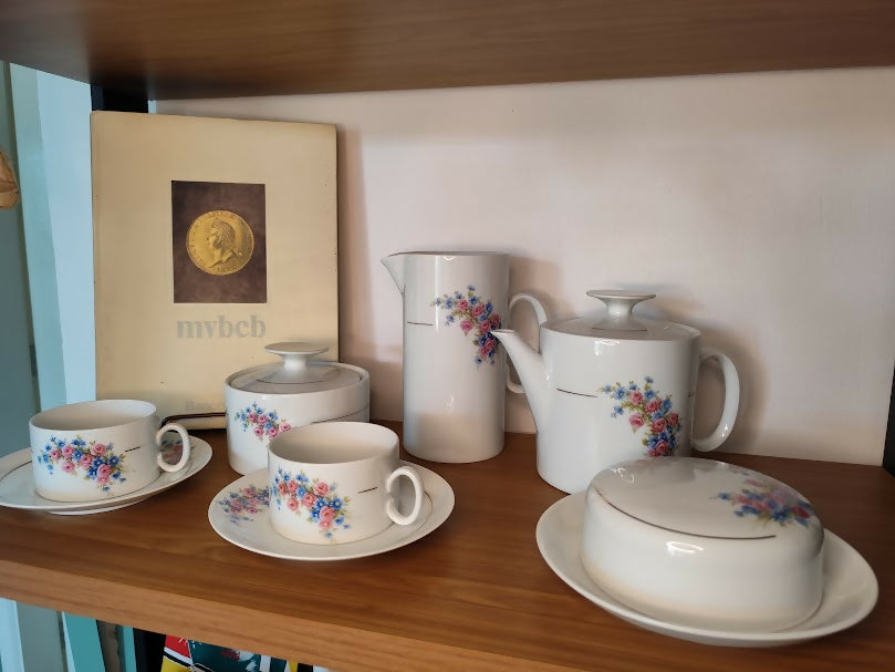 Conjunto de louças Porcelana Renner, linha Medaillon (anos 70), com 6 peças