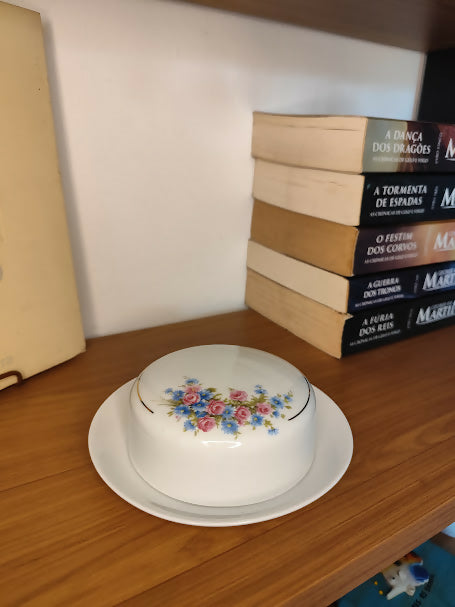 Conjunto de louças Porcelana Renner, linha Medaillon (anos 70), com 6 peças