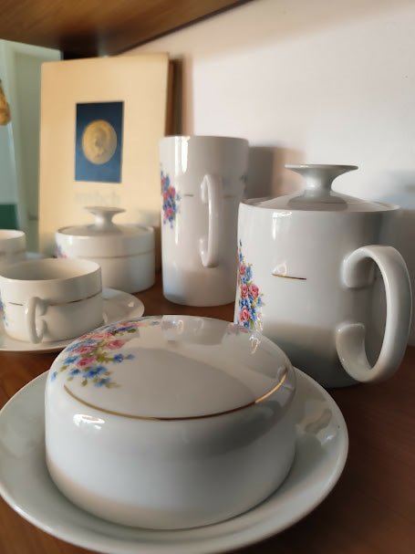 Conjunto de louças Porcelana Renner, linha Medaillon (anos 70), com 6 peças