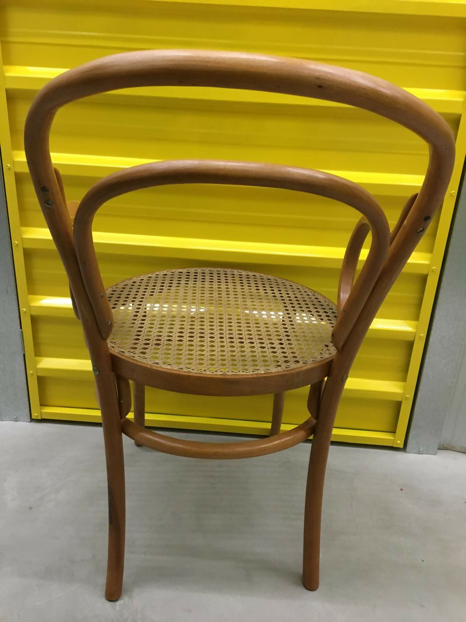 Par de cadeiras Thonet com braços - Fabricação Gerdau, Seladas. (valor unitário)