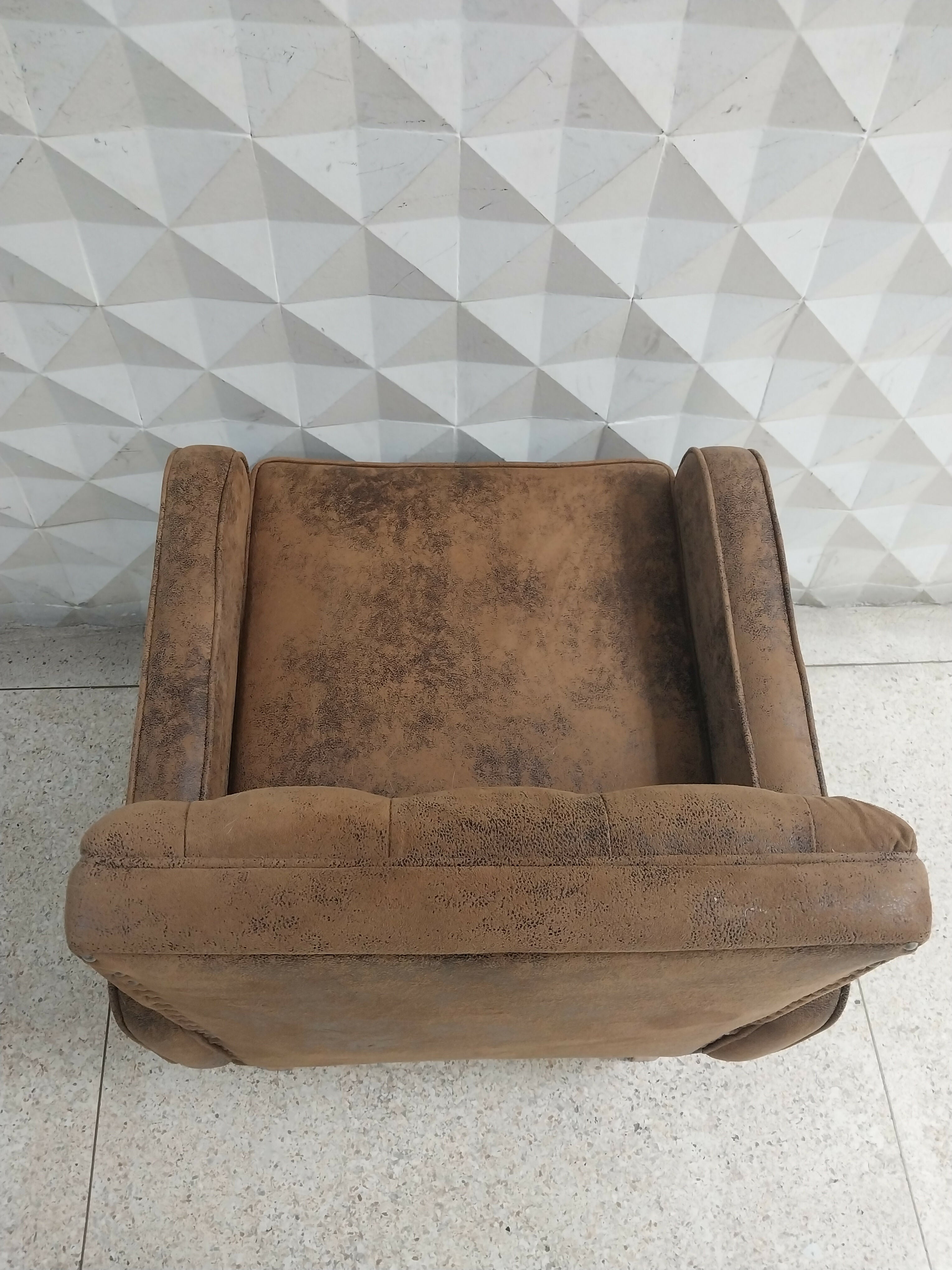 Poltrona Retro em Couro Ecológico