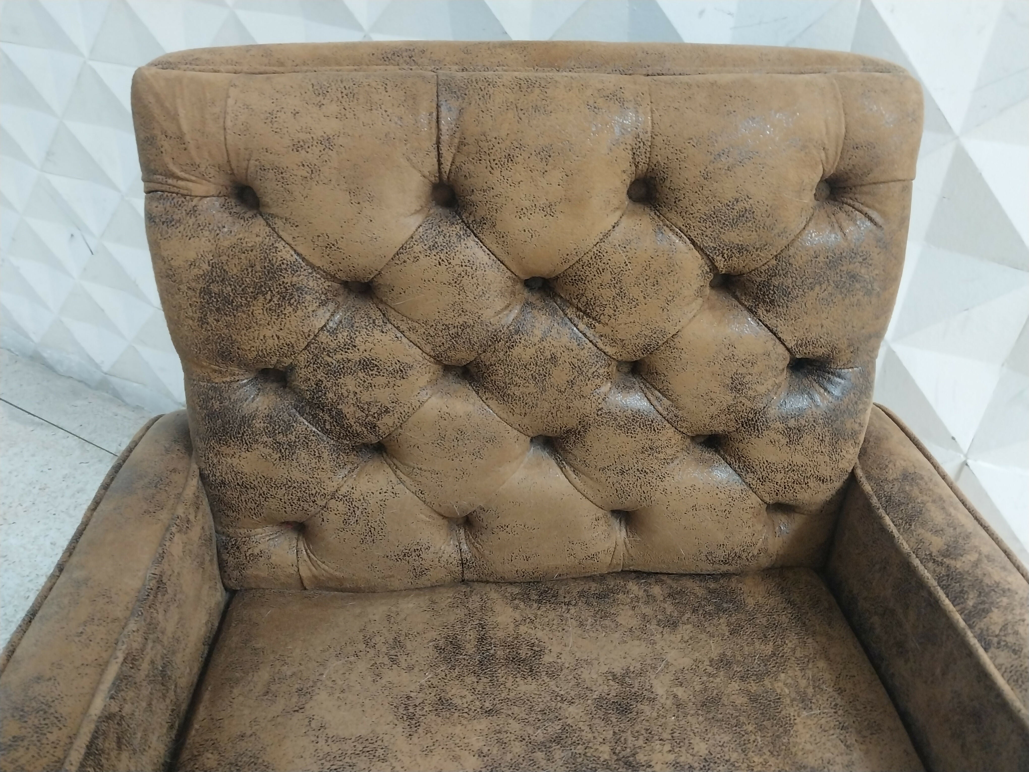 Poltrona Retro em Couro Ecológico