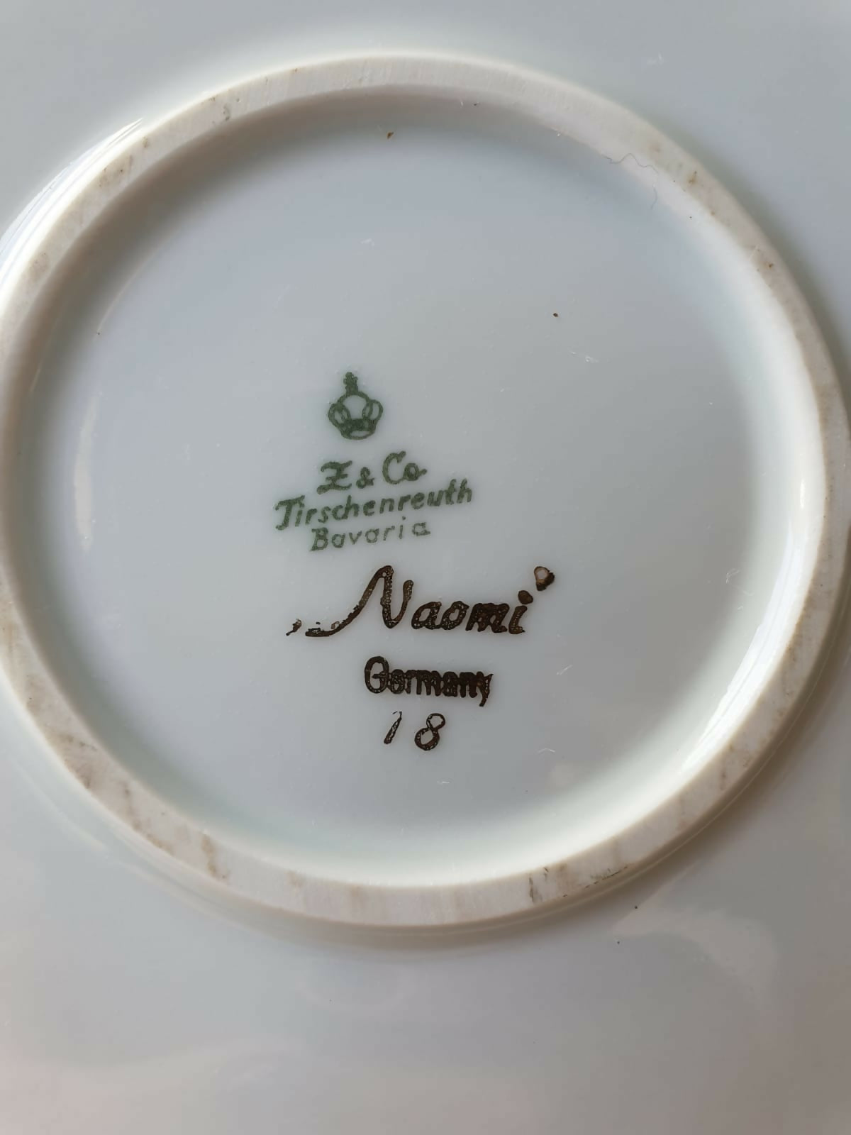 Antigo Medalhão em porcelana alemã Rosenthal