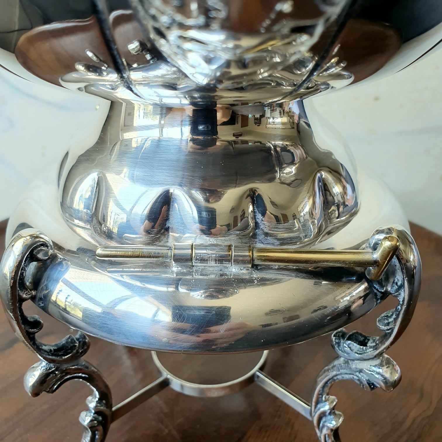 Samovar inglês antigo em metal espessurado a prata.