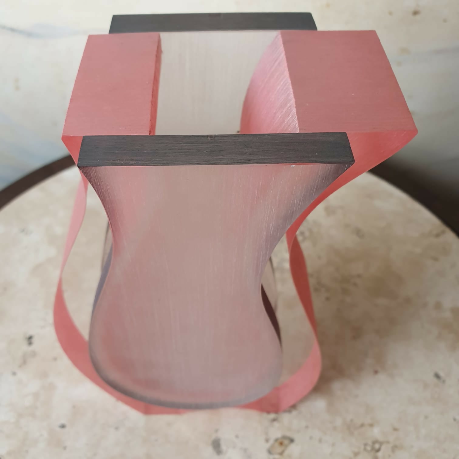 Vaso escultural em bloco de acrílico de CEC Le Page