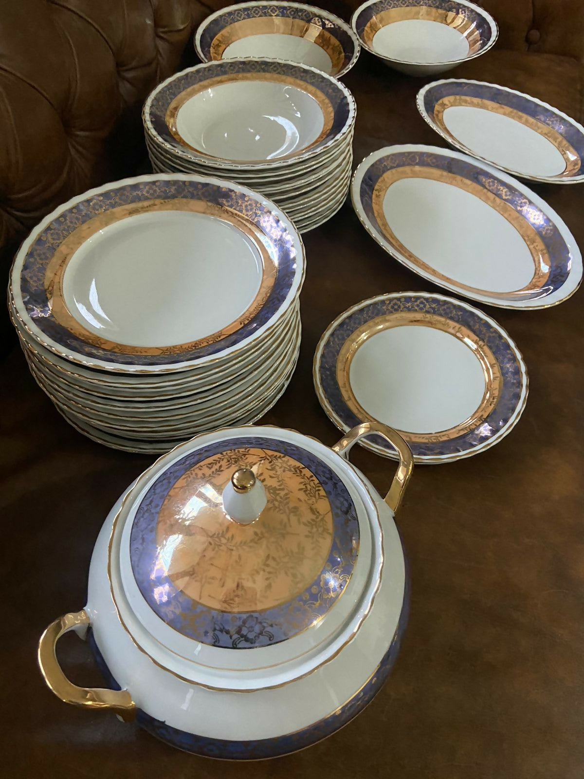 Jogo de Porcelana Steati Anos 50 Filetado em Ouro