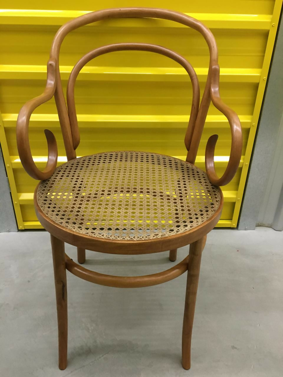Par de cadeiras Thonet com braços - Fabricação Gerdau, Seladas. (valor unitário)