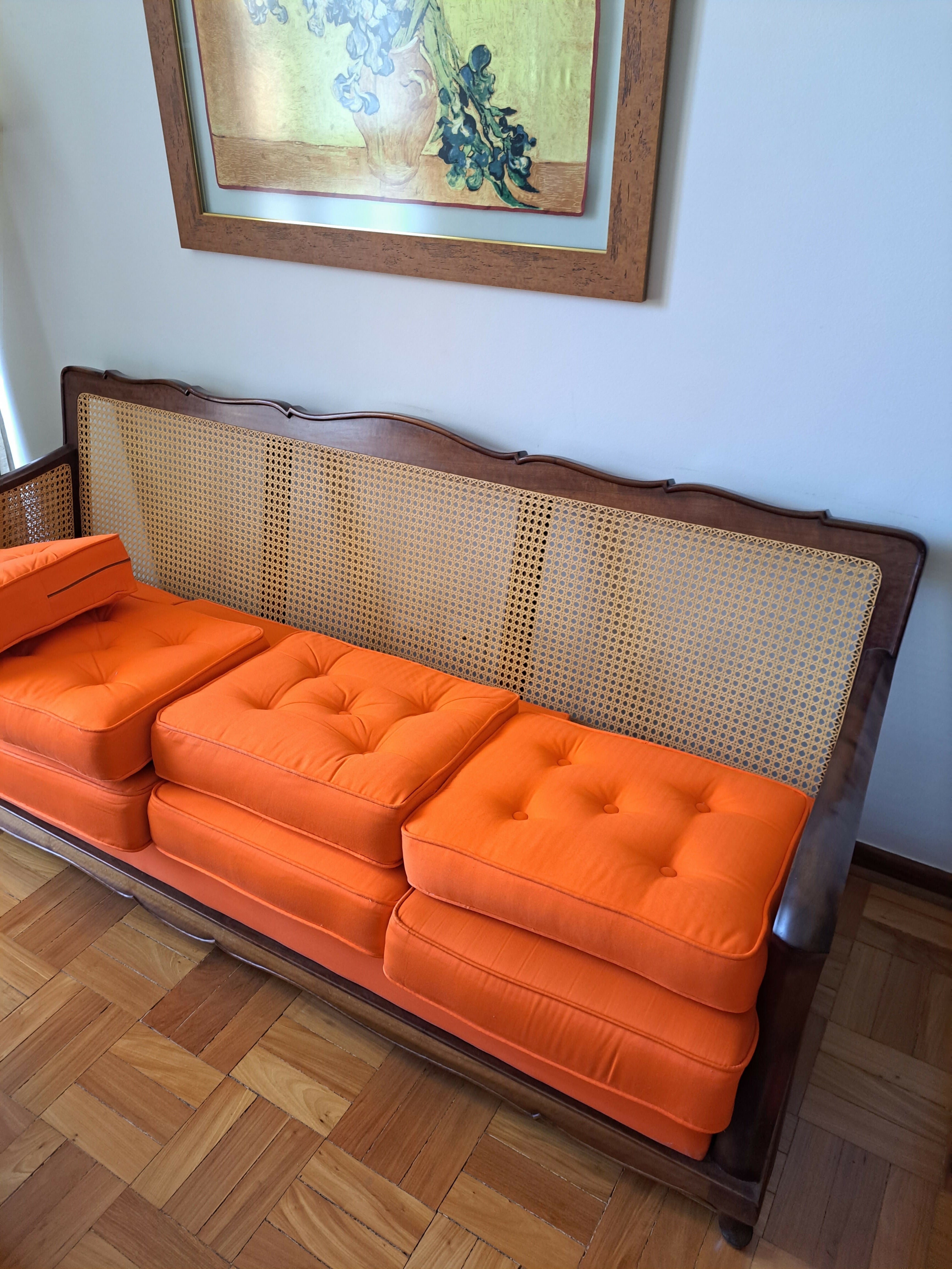 Antigo Conjunto de Sofá e Poltronas em Madeira e Palhinha Indiana