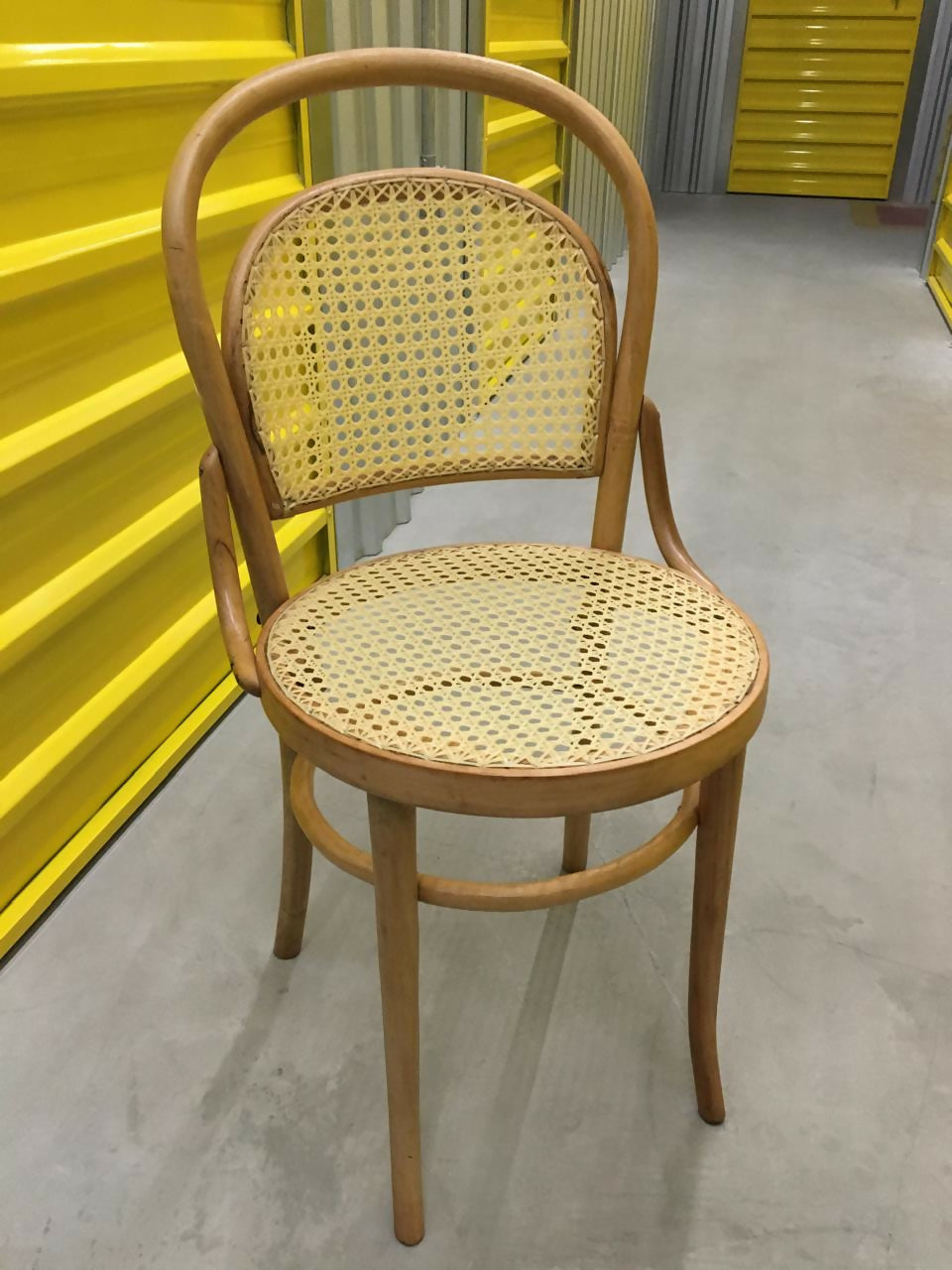 Par de cadeiras Thonet com encosto em palhinha