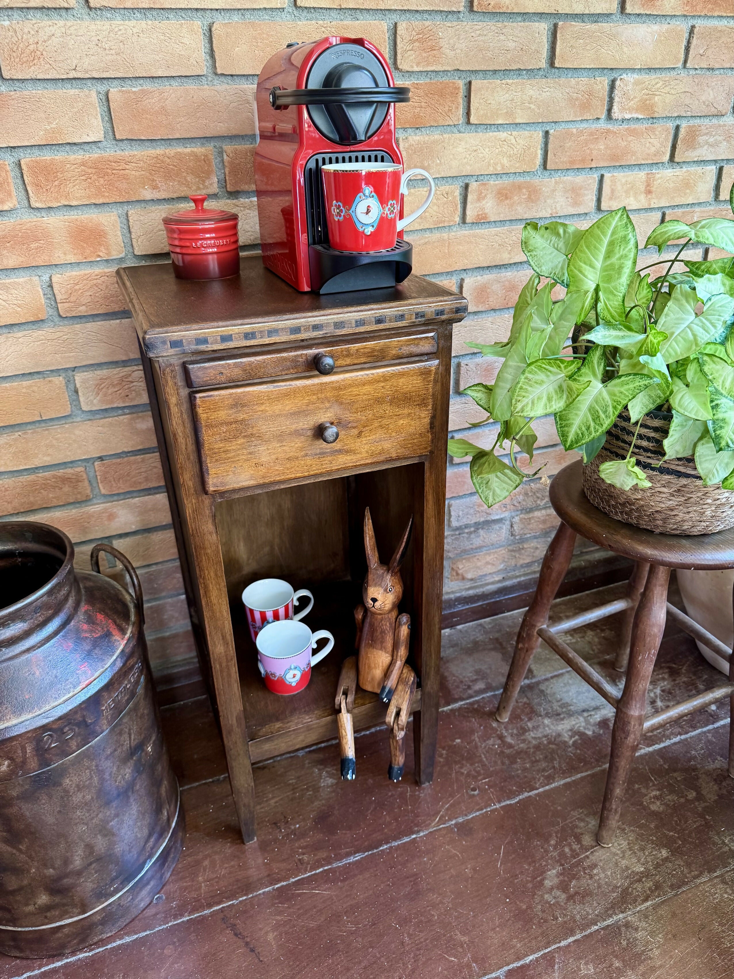 Mesinha de Canto e linda madeira e marchetaria