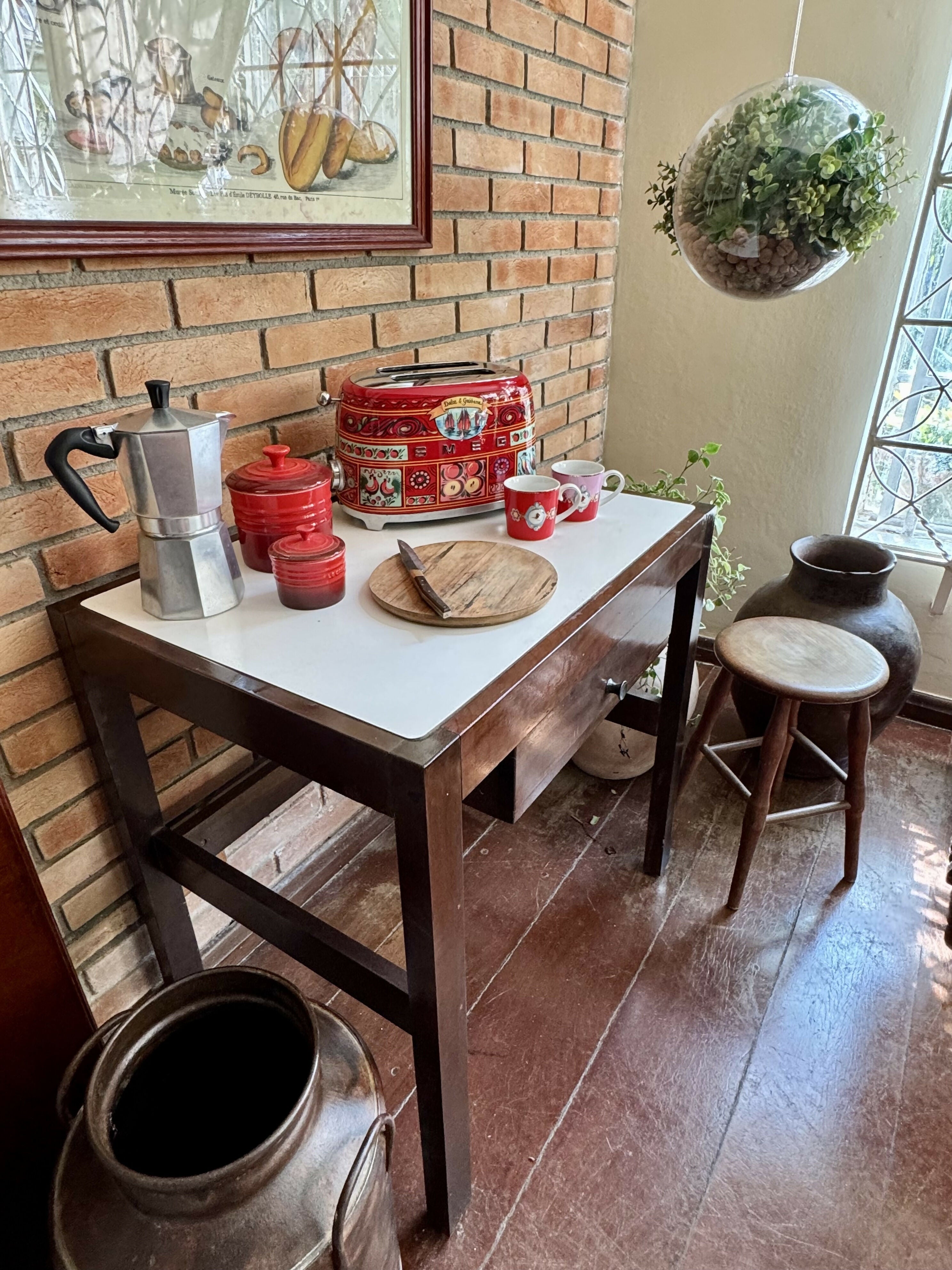 Mesa auxiliar madeira maciça e fórmica branca