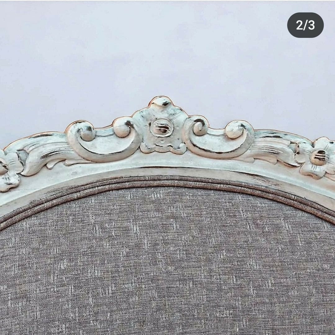 Par de poltronas berger em madeira nobre patinada