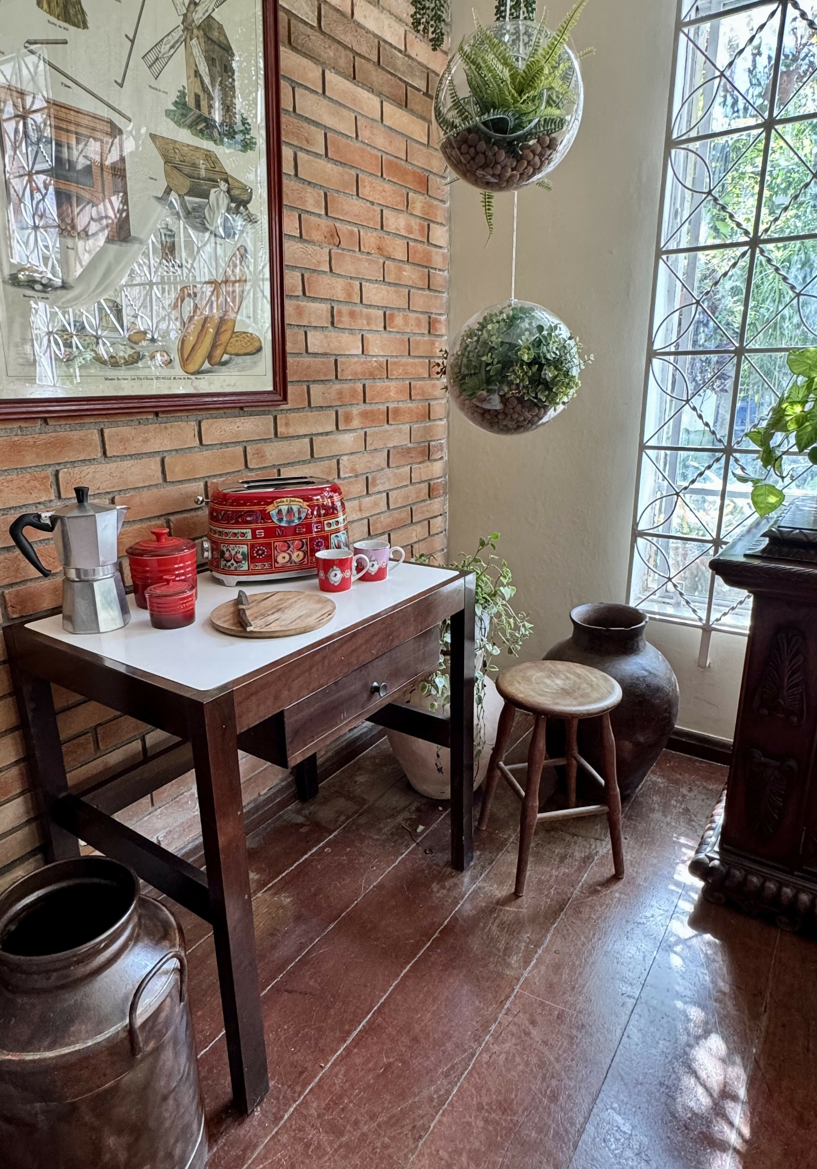 Mesa auxiliar madeira maciça e fórmica branca