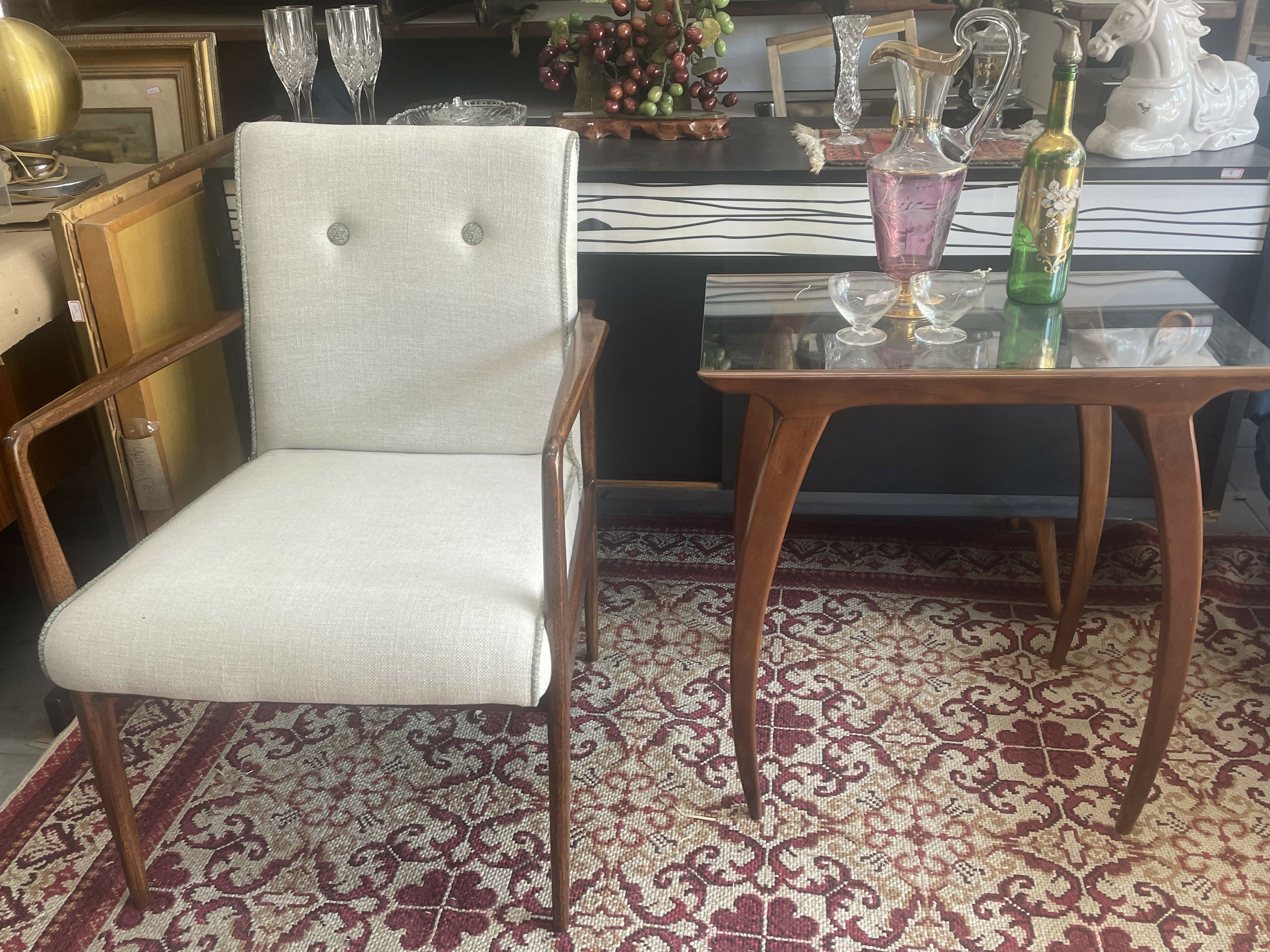 Poltrona Anos 60 - Madeira Imbuia Restaurada com estofado mantido os traços originais