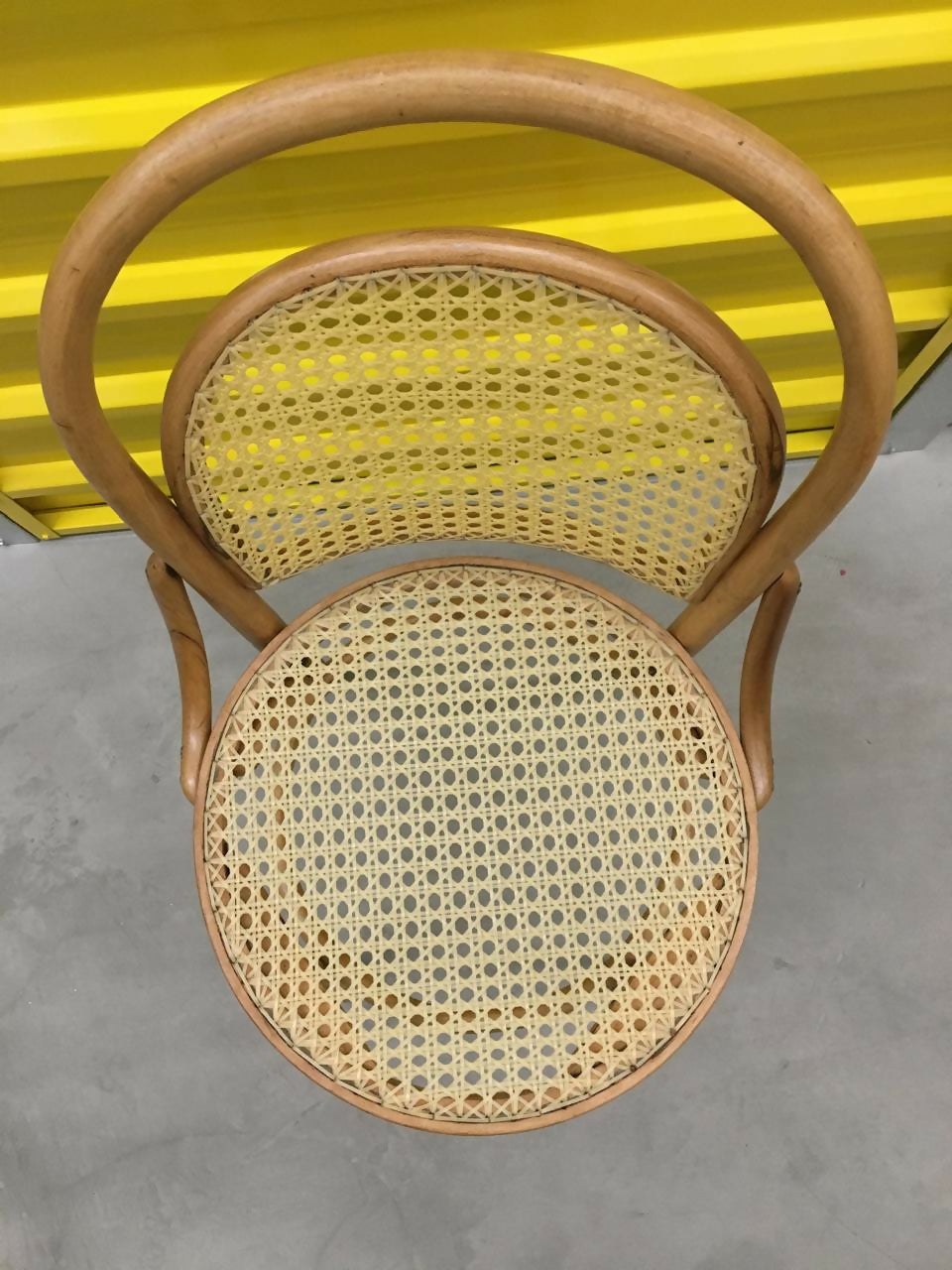 Par de cadeiras Thonet com encosto em palhinha