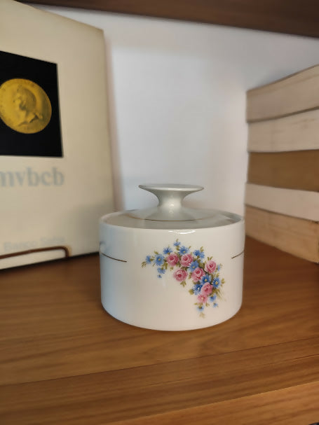 Conjunto de louças Porcelana Renner, linha Medaillon (anos 70), com 6 peças