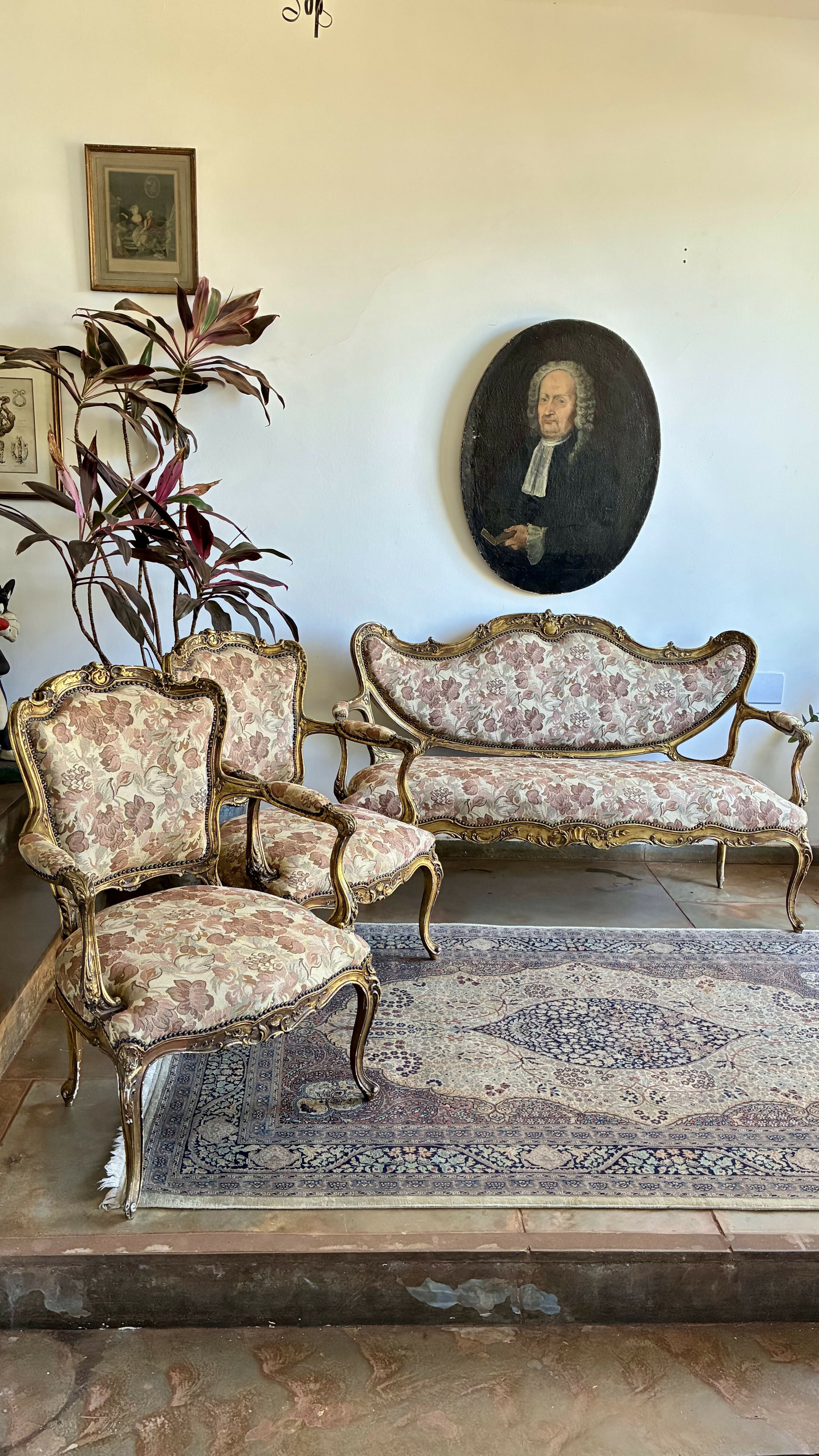 Conjunto Luís XV - sofá e duas poltronas