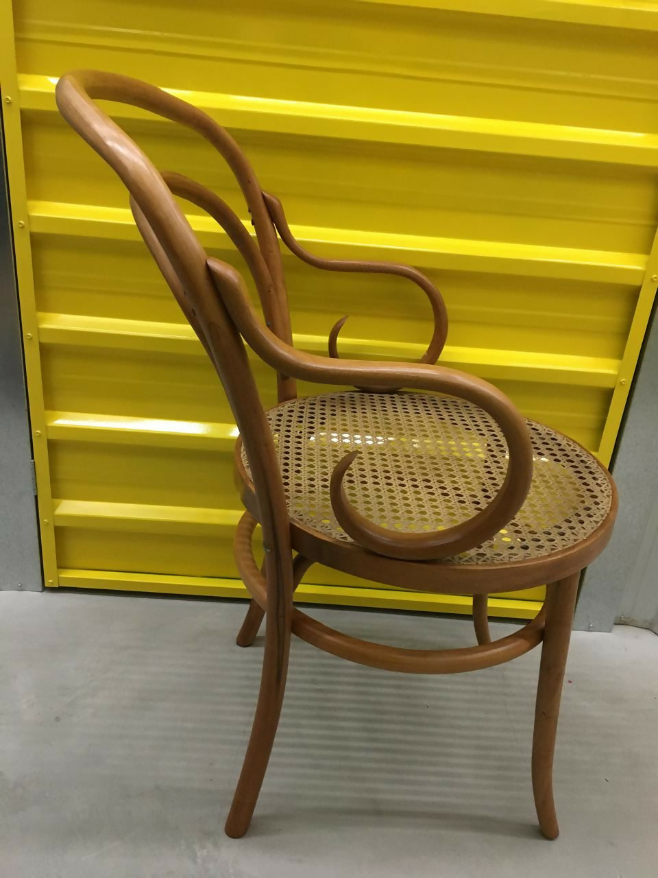 Par de cadeiras Thonet com braços - Fabricação Gerdau, Seladas. (valor unitário)