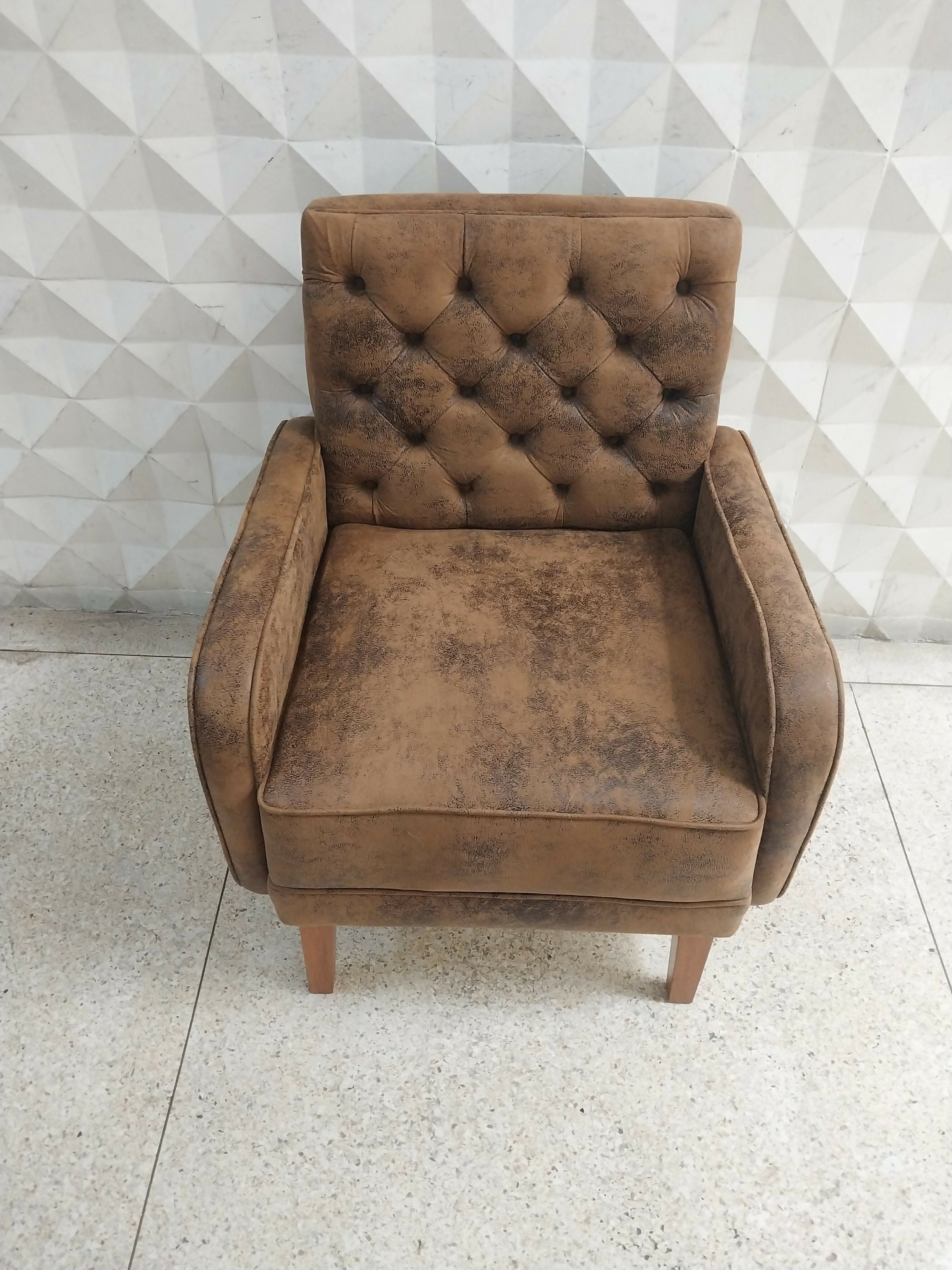 Poltrona Retro em Couro Ecológico