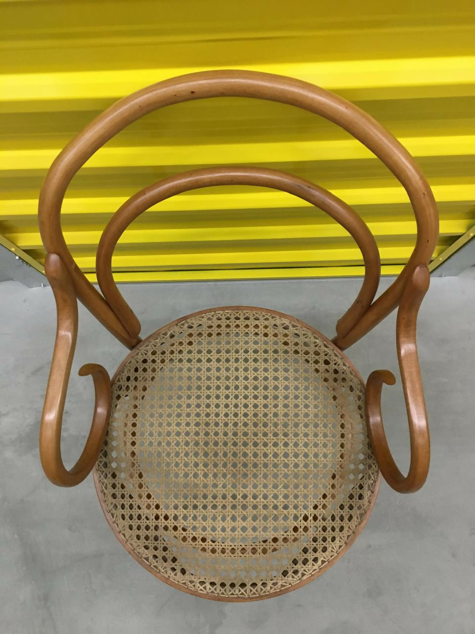 Par de cadeiras Thonet com braços - Fabricação Gerdau, Seladas. (valor unitário)