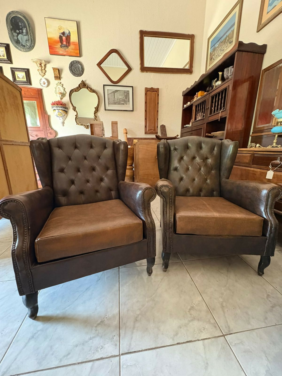 Par de Poltronas Chesterfield Berger Capitonê – Estilo Clássico e Sofisticação