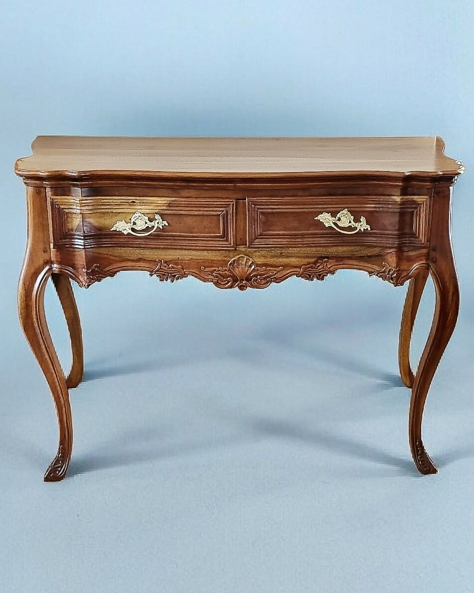 Mesa estilo D. José em madeira nobre c / 2 gavetas.