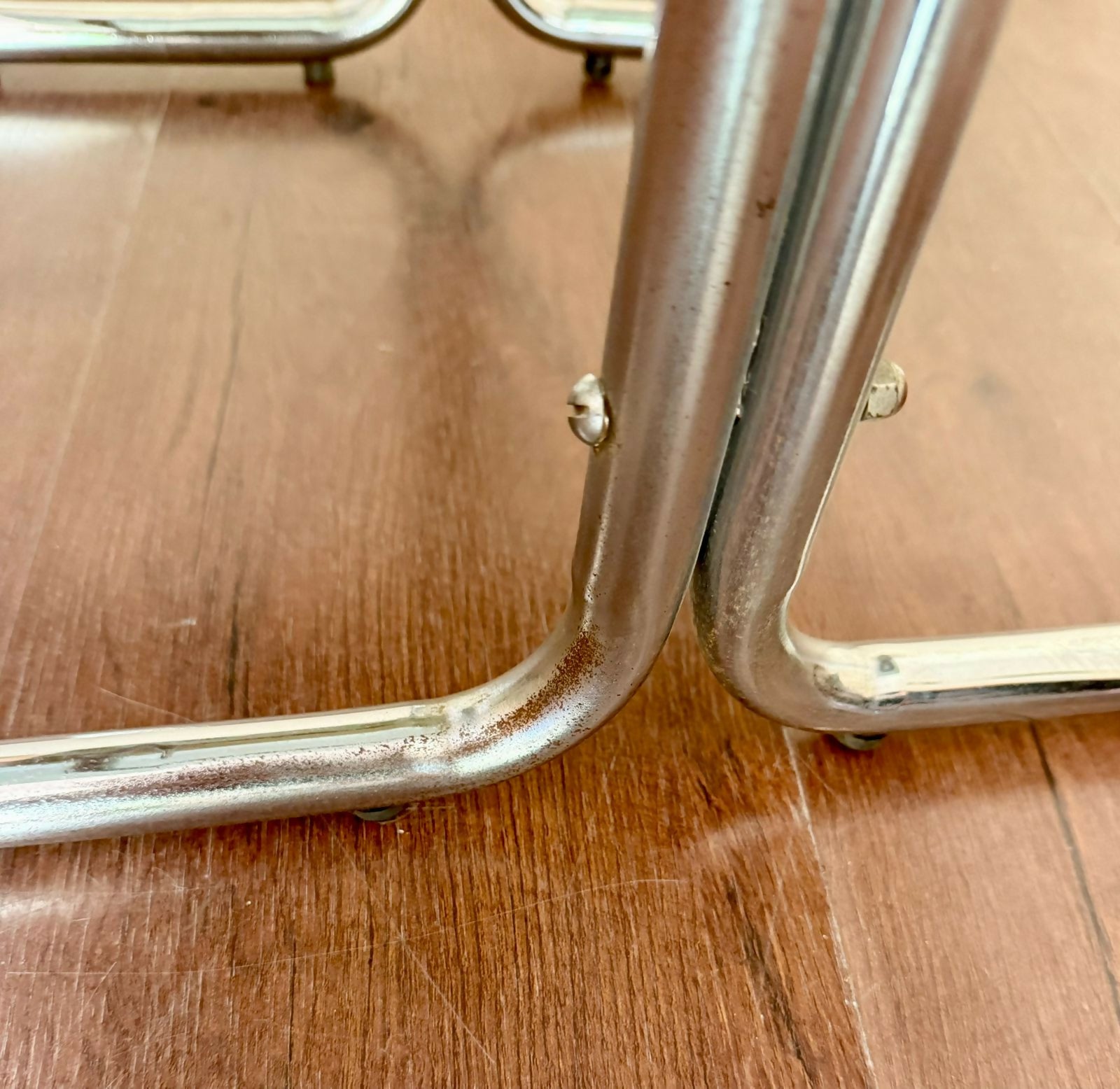 Trio de mesinhas anos 80 cromado e vidro fumê