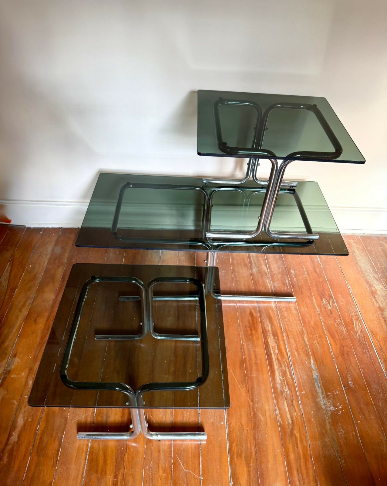 Trio de mesinhas anos 80 cromado e vidro fumê