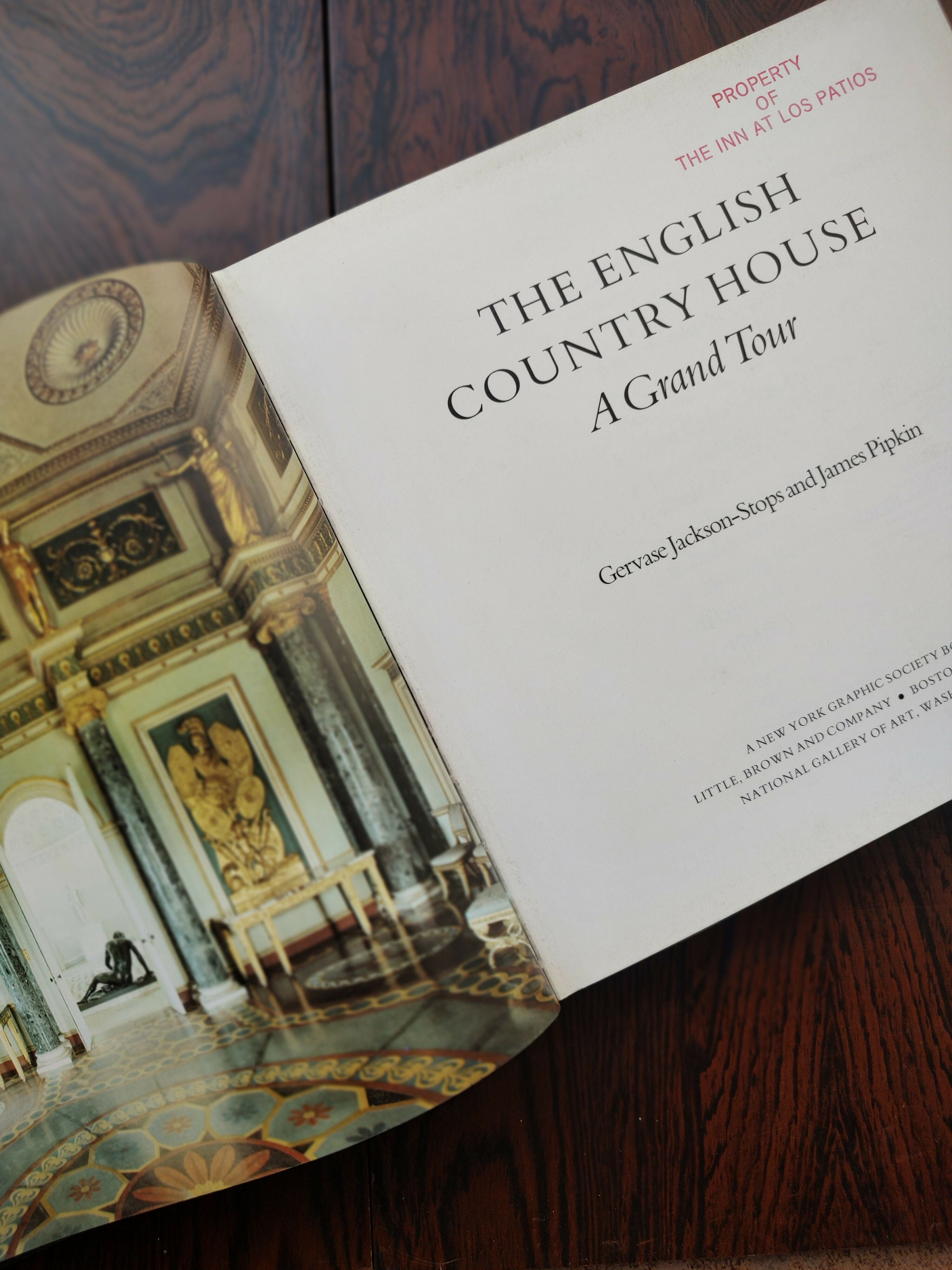 Livro Importado de decoração "The English Country House" - publicado em 1985