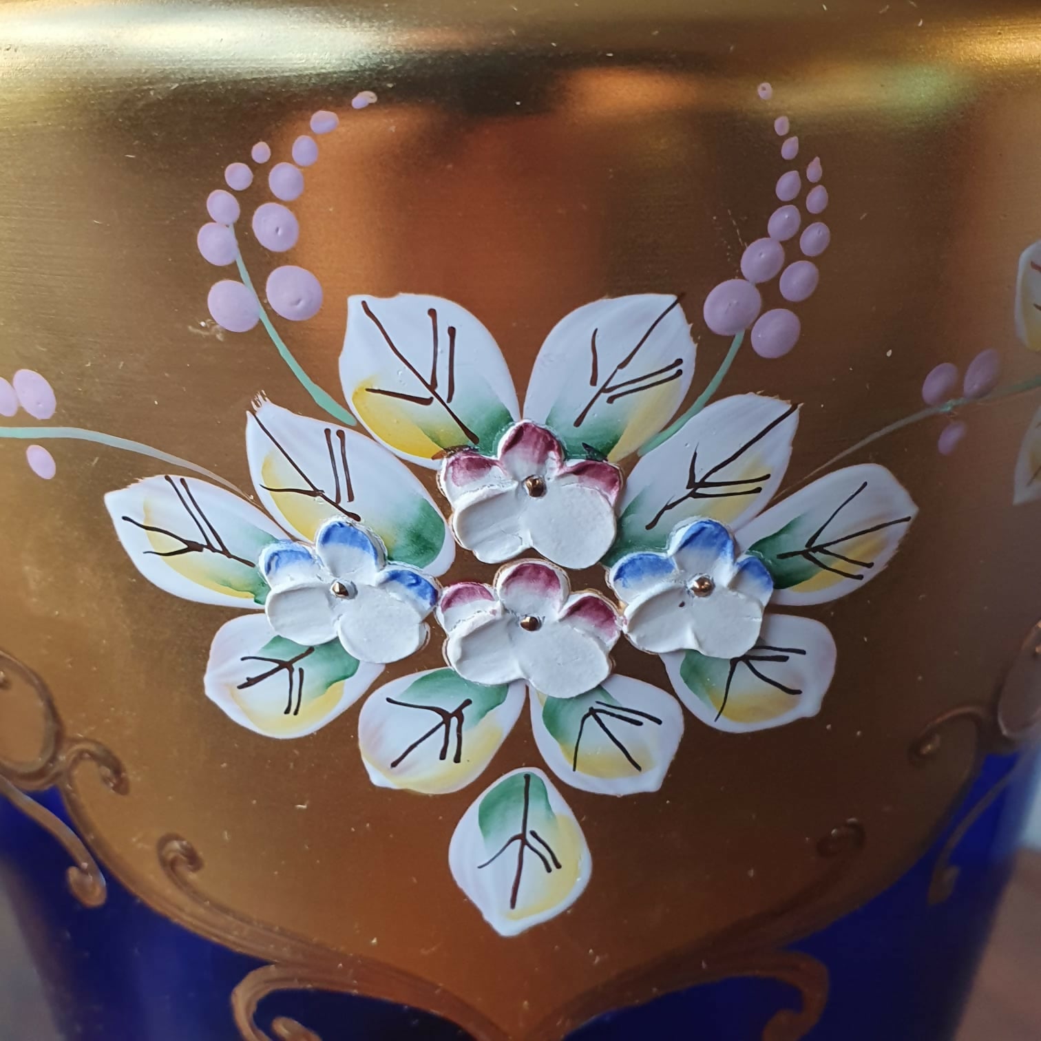 Vaso balaustrado em cristal tcheco azul cobalto com dourações