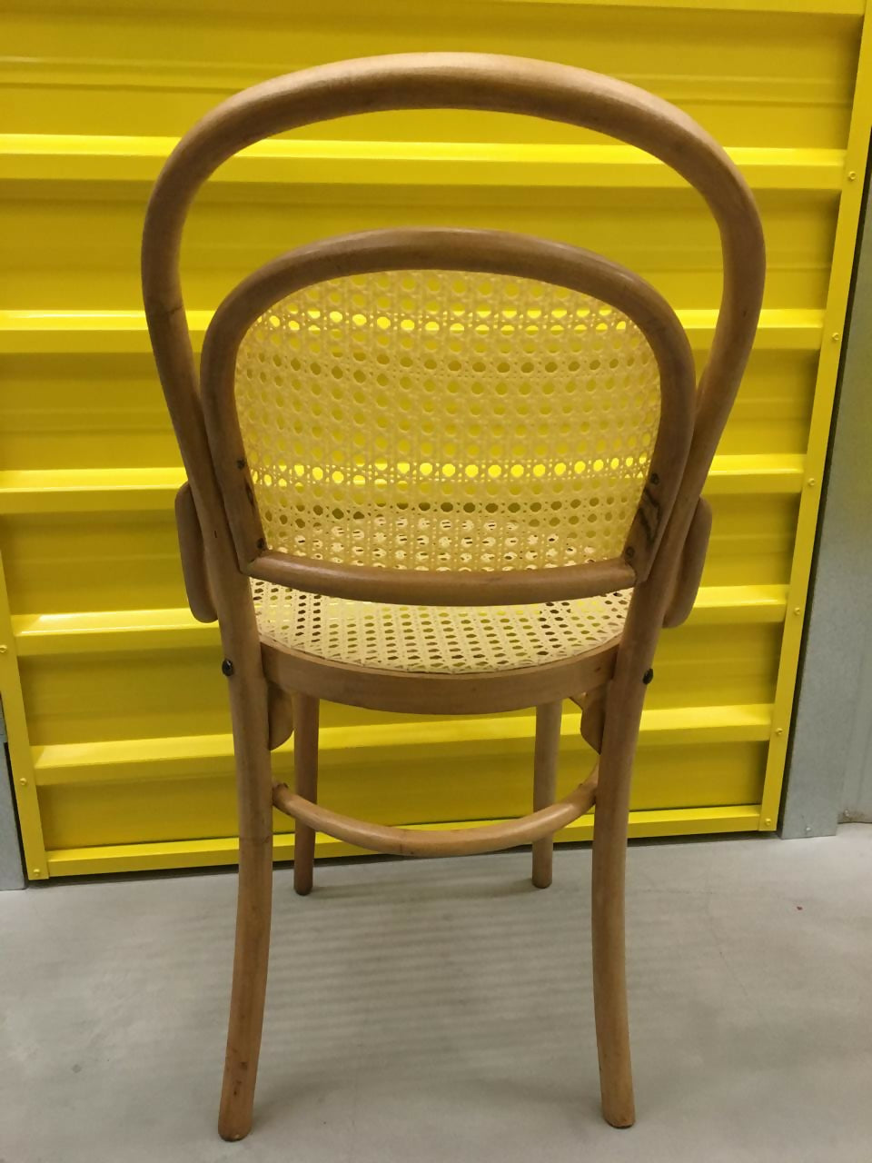 Par de cadeiras Thonet com encosto em palhinha