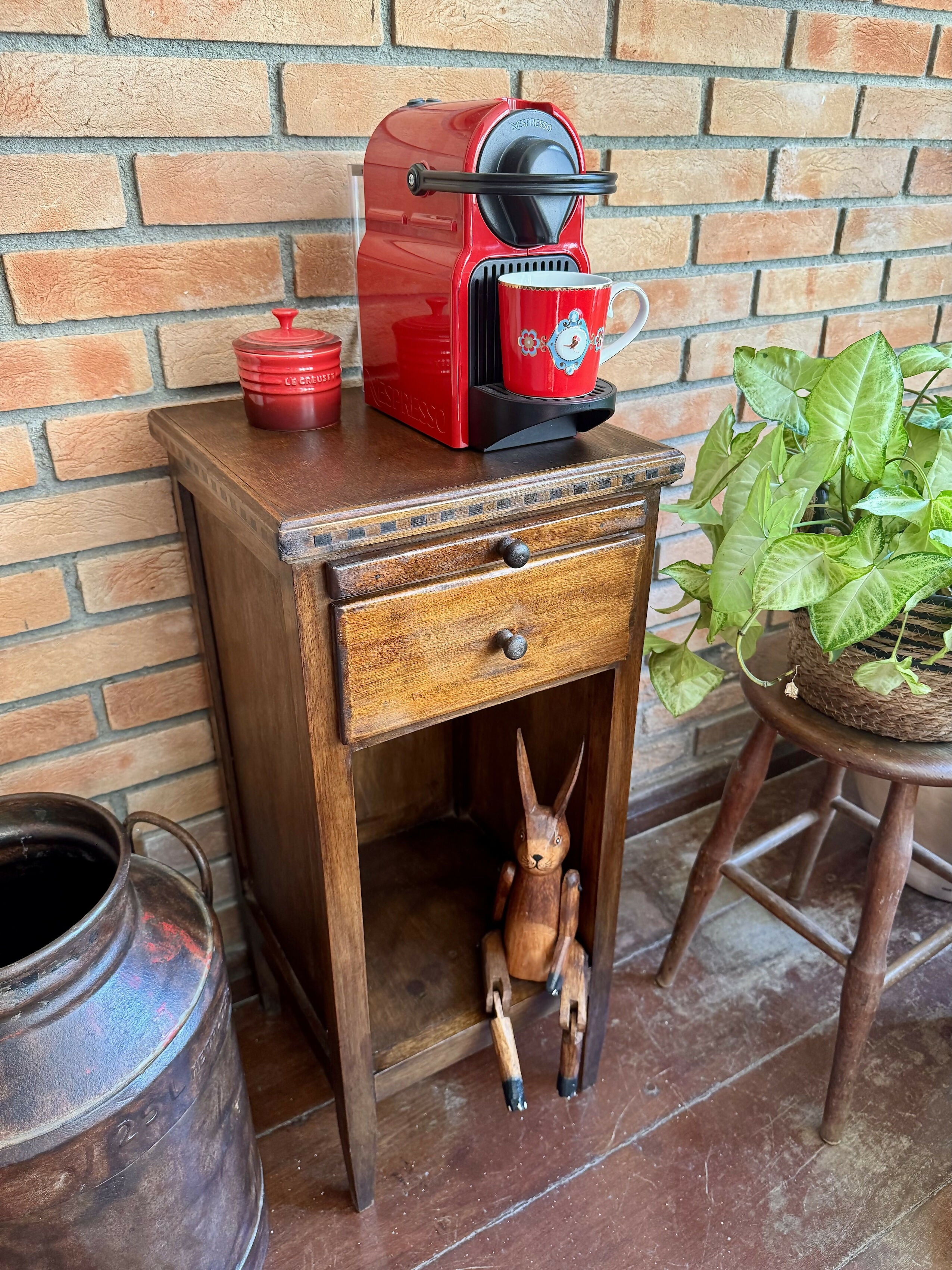 Mesinha de Canto e linda madeira e marchetaria