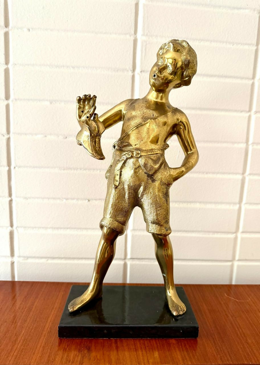 Escultura em PETIT BRONZE representando o menino da flauta