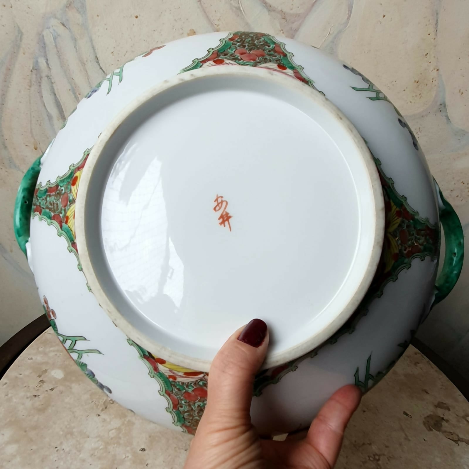 Sopeira pintada à mão em porcelana chinesa Família Rosa. Impecável!