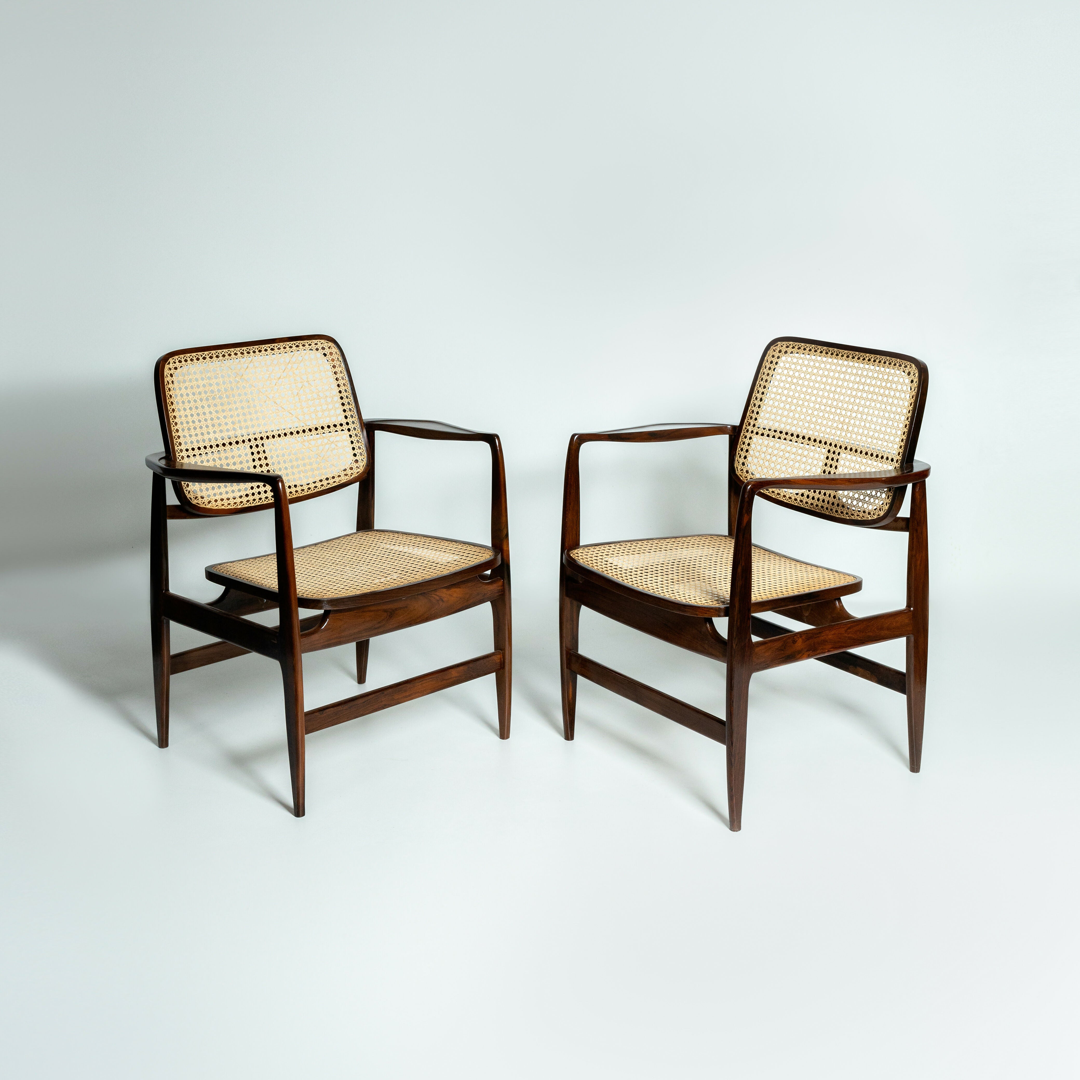 Par de Poltronas Oscar em Jacaranda - Sergio Rodrigues