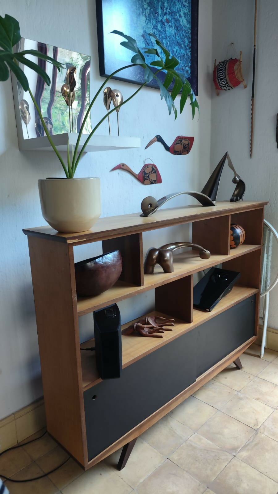 ESTANTE DESMOBILIA em madeira e fórmica preta