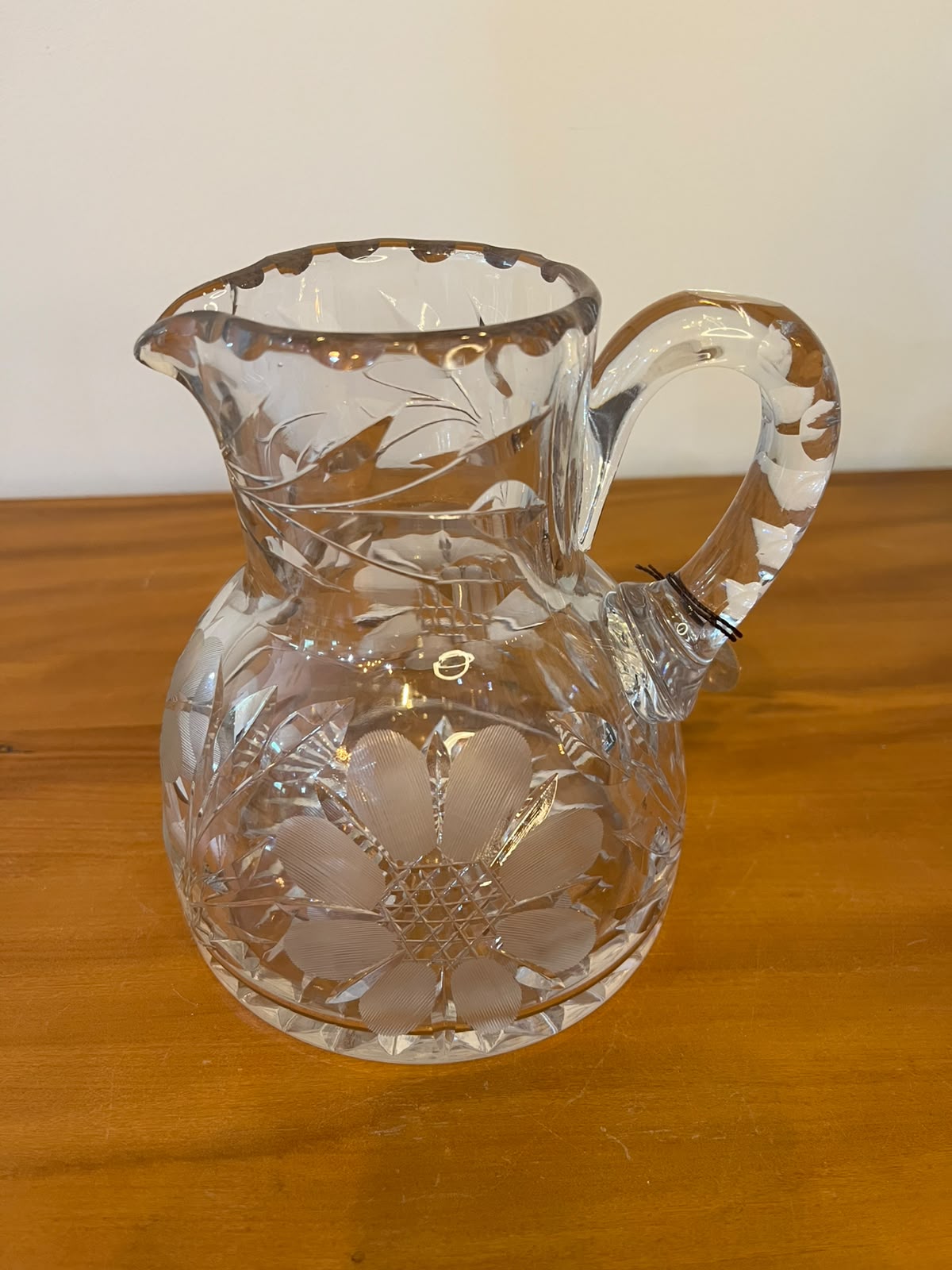 Jarra em Cristal Lapidado com Motivos Florais – 17 cm