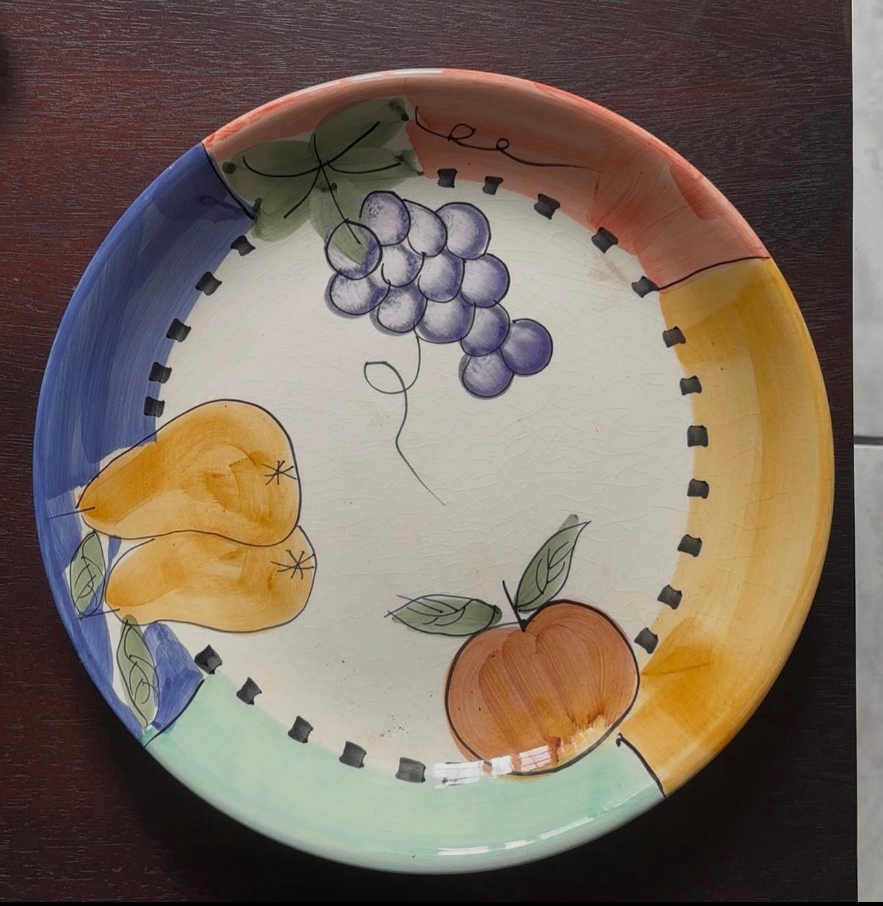 Prato tipo fruteira com pintura de frutas 