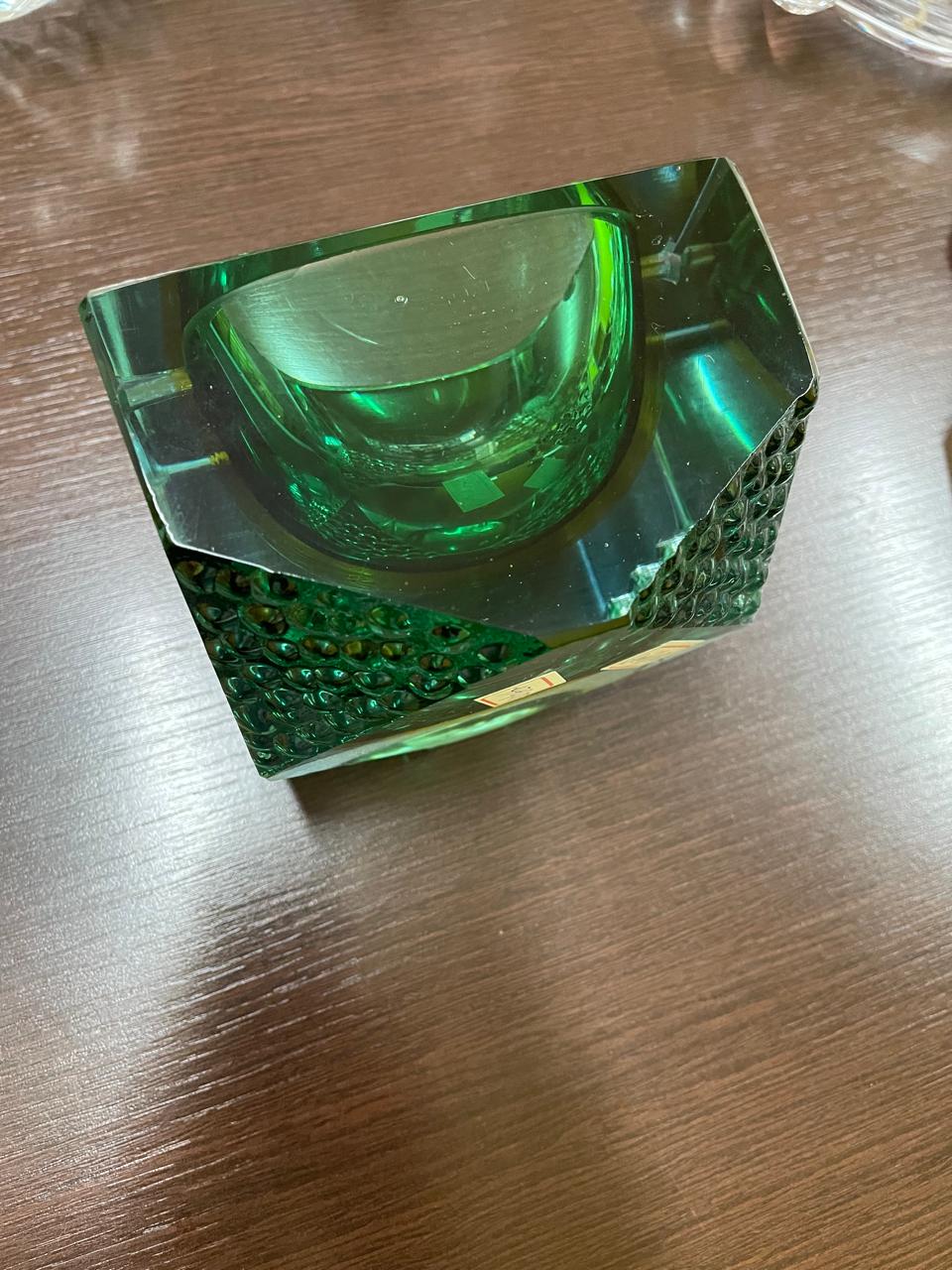 Maravilhoso Cinzeiro Murano Sommerso em tons de verde 