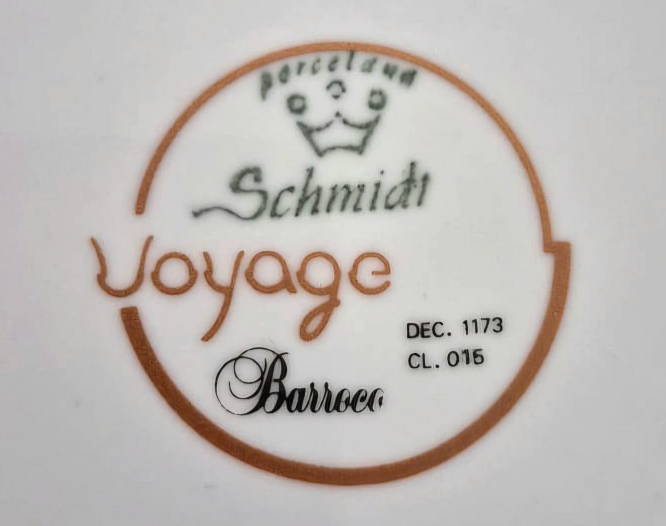Conjunto de 10 pratos de sobremesa em porcelana vintage, anos 90, linha Voyage, modelo Barroco. Impecáveis!