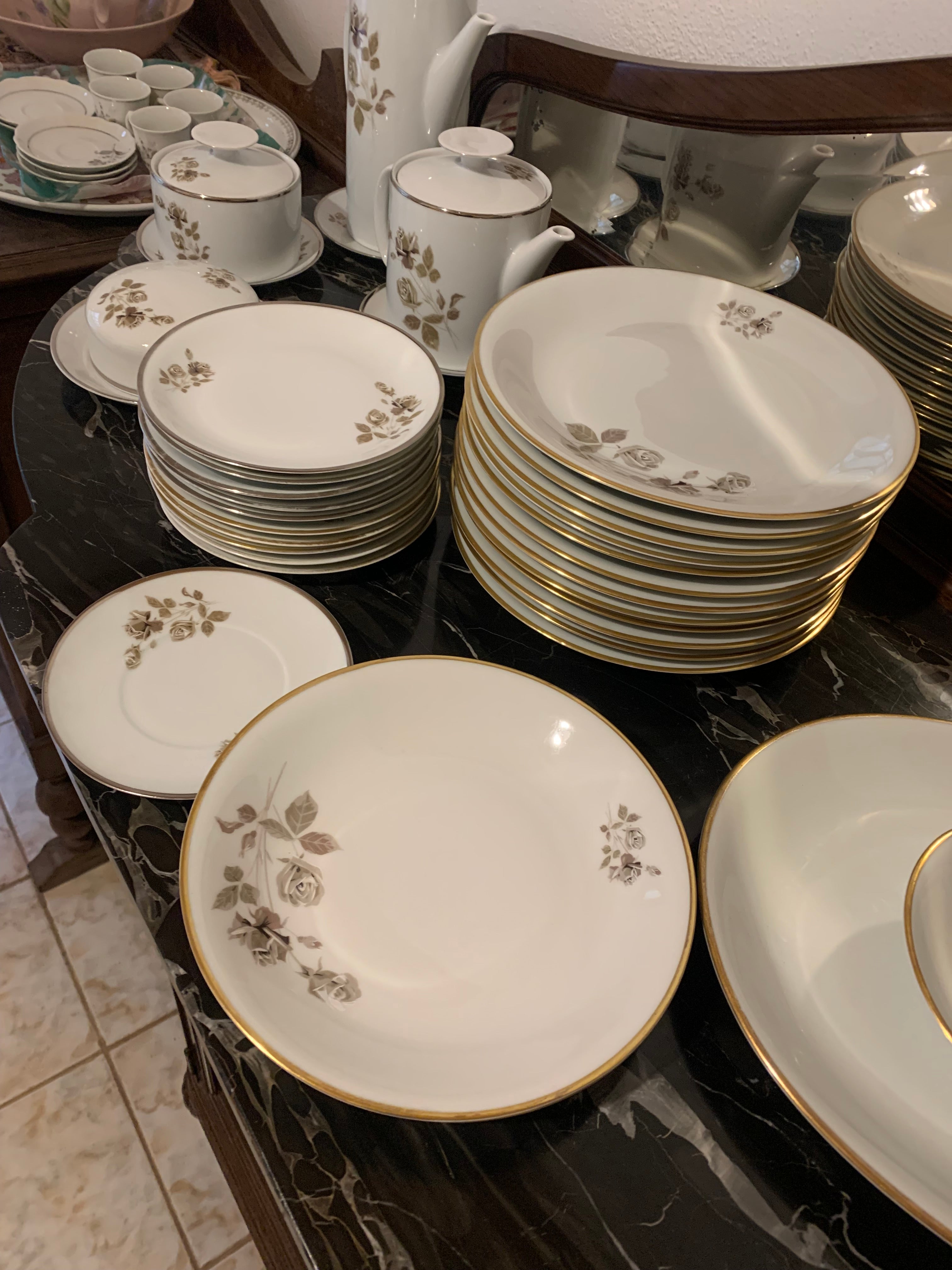 Estonteante jogo Porcelana Renner Medallion misto dourado e prata